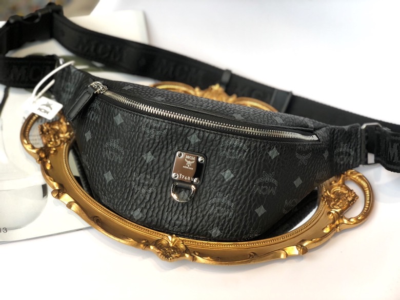 Top-tier product 💐 classic masterpiece: Fursten waist bag, effortlessly blending into any lifestyle. Wear it around your waist or across your body, showcasing a modern street style. Dimensions: 20 x 36 x 12 cm. image 1