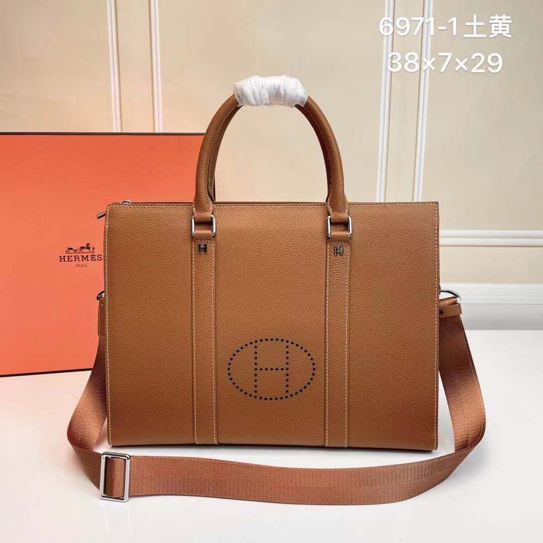 公文包型号:6971-1土黄色#顶级原单货爱玛意大利专用头层牛皮,手感超级柔软细腻,质感高端有档次,专柜