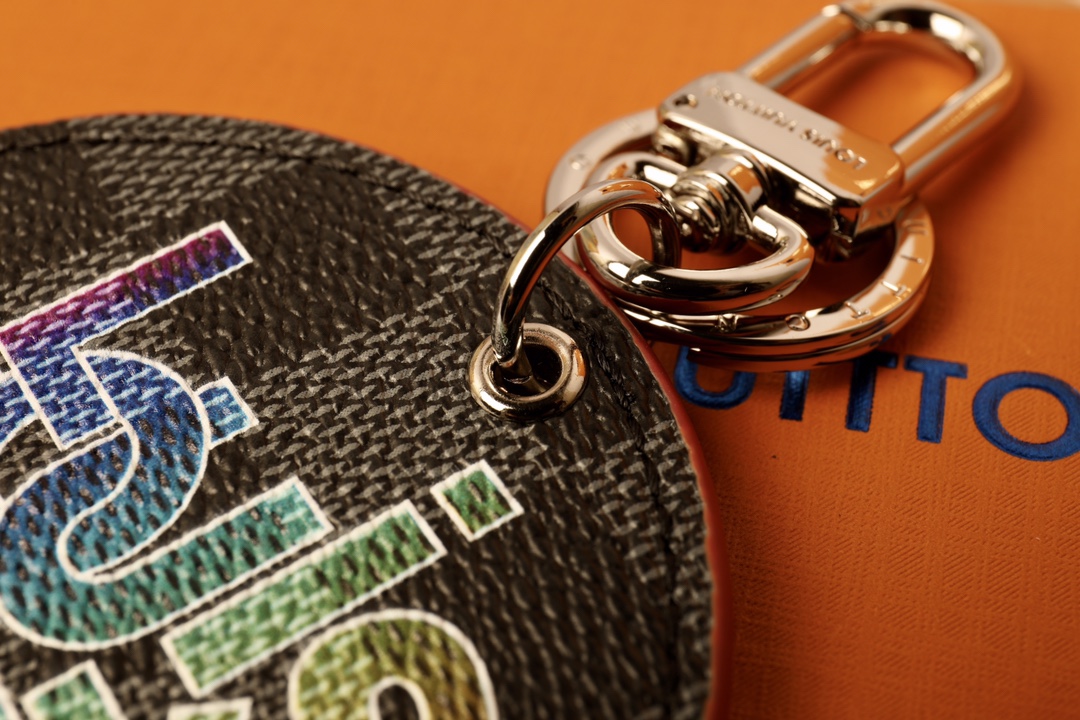 New Bag Decoration with Damier Graphite and Louis Vuitton Logo Customization - 图片 2