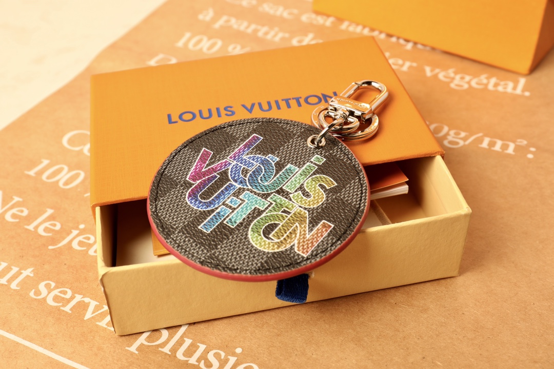 New Bag Decoration with Damier Graphite and Louis Vuitton Logo Customization