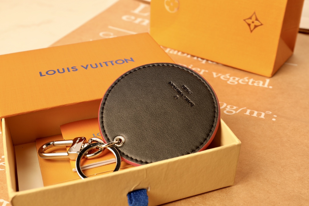 New Bag Decoration with Damier Graphite and Louis Vuitton Logo Customization - 图片 7