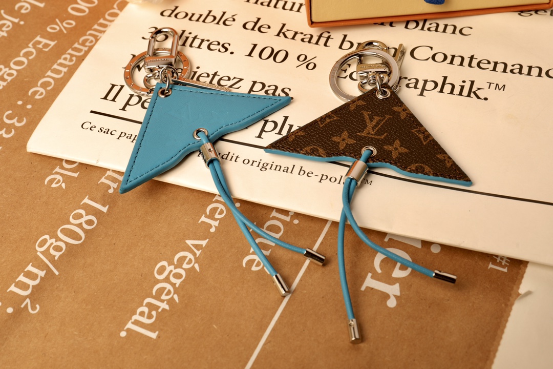 Child-Friendly Theme Highlighted in Mini Icon Kita Bag Decoration at 2020 Spring/Summer Show.
