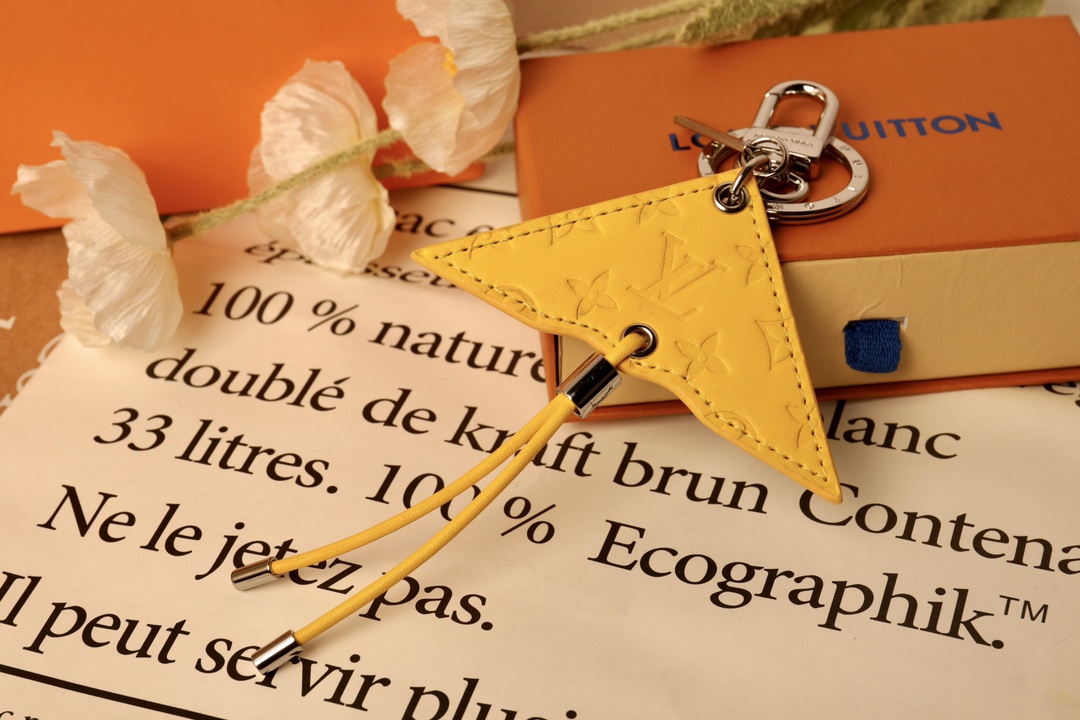 Child-friendly Theme with Brand Markings in 2020 Spring/Summer Show: Paris Exploration Concept