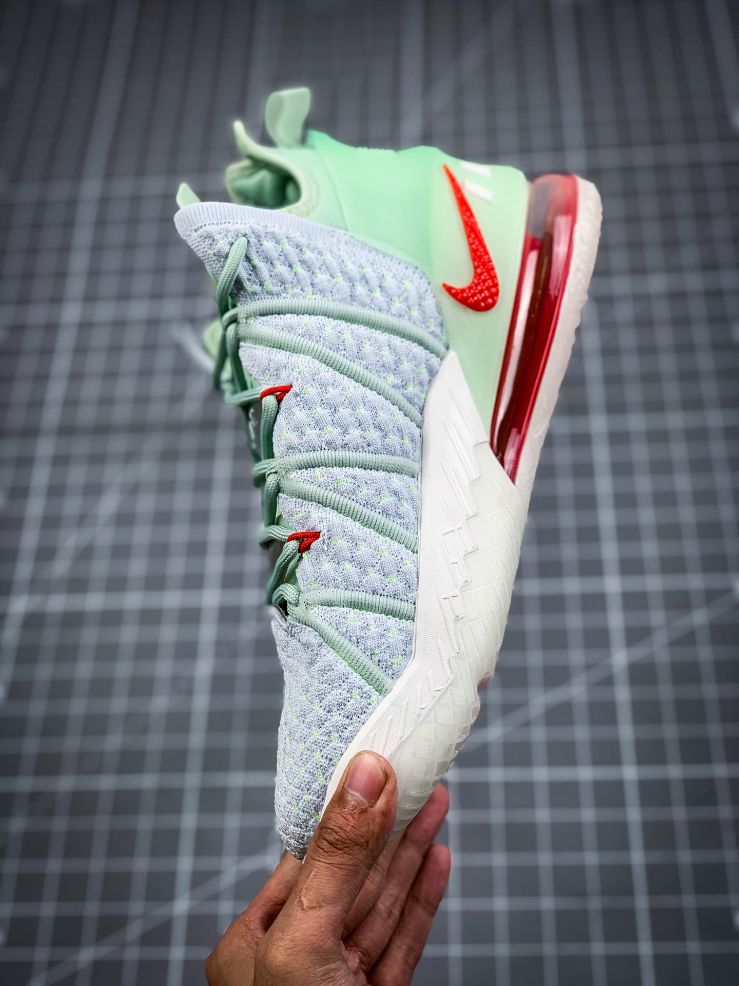 280 纯原版 NIKE LEBRON XVIII LOW EP詹姆斯18代篮球鞋中帮气垫实战篮球鞋DB7644-002