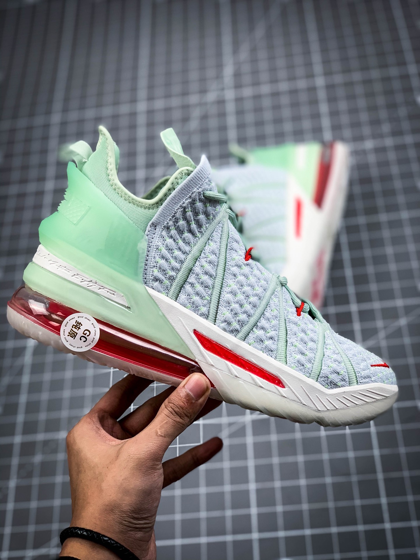 280 纯原版 NIKE LEBRON XVIII LOW EP詹姆斯18代篮球鞋中帮气垫实战篮球鞋DB7644-002