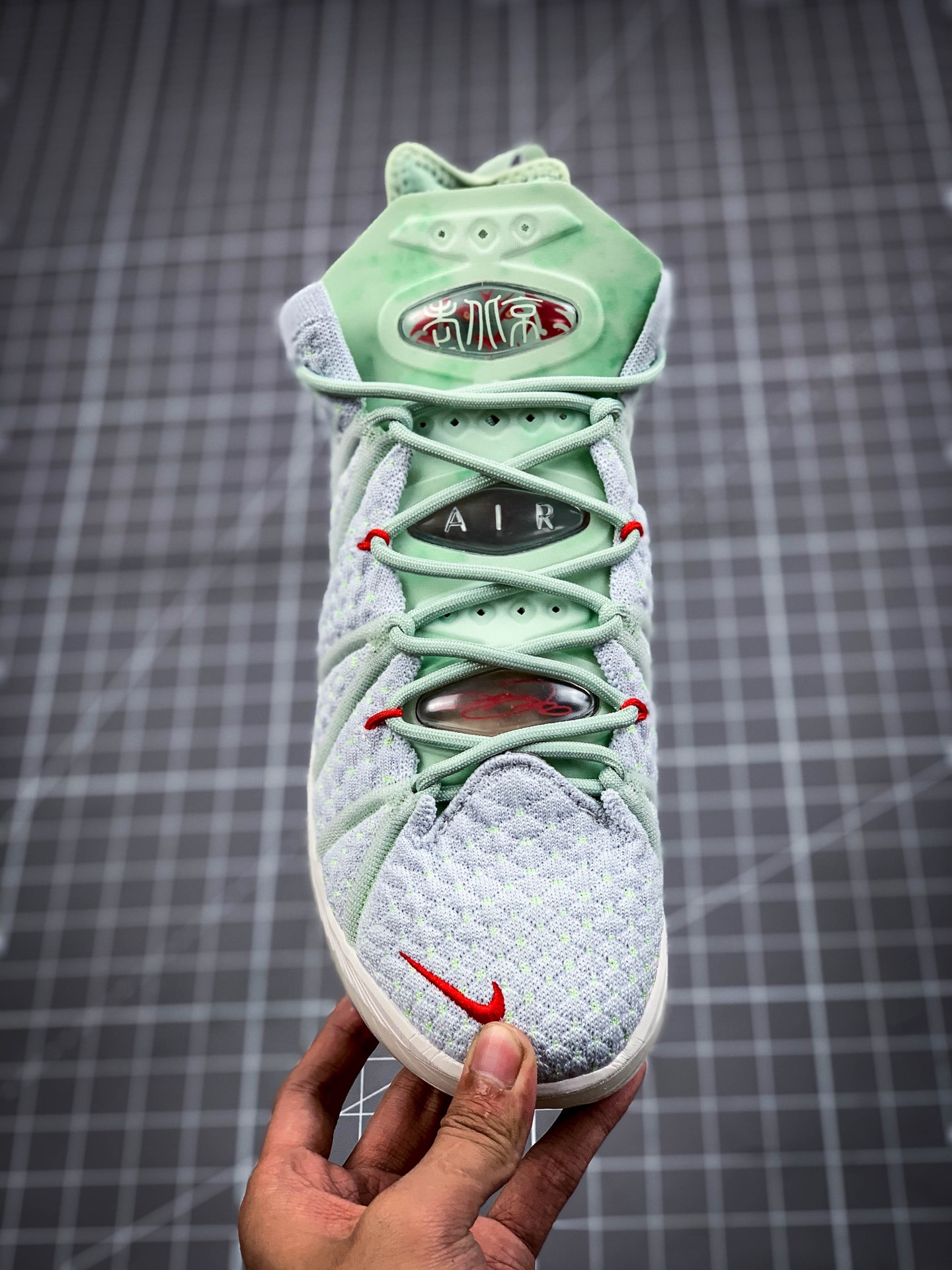 280 纯原版 NIKE LEBRON XVIII LOW EP詹姆斯18代篮球鞋中帮气垫实战篮球鞋DB7644-002