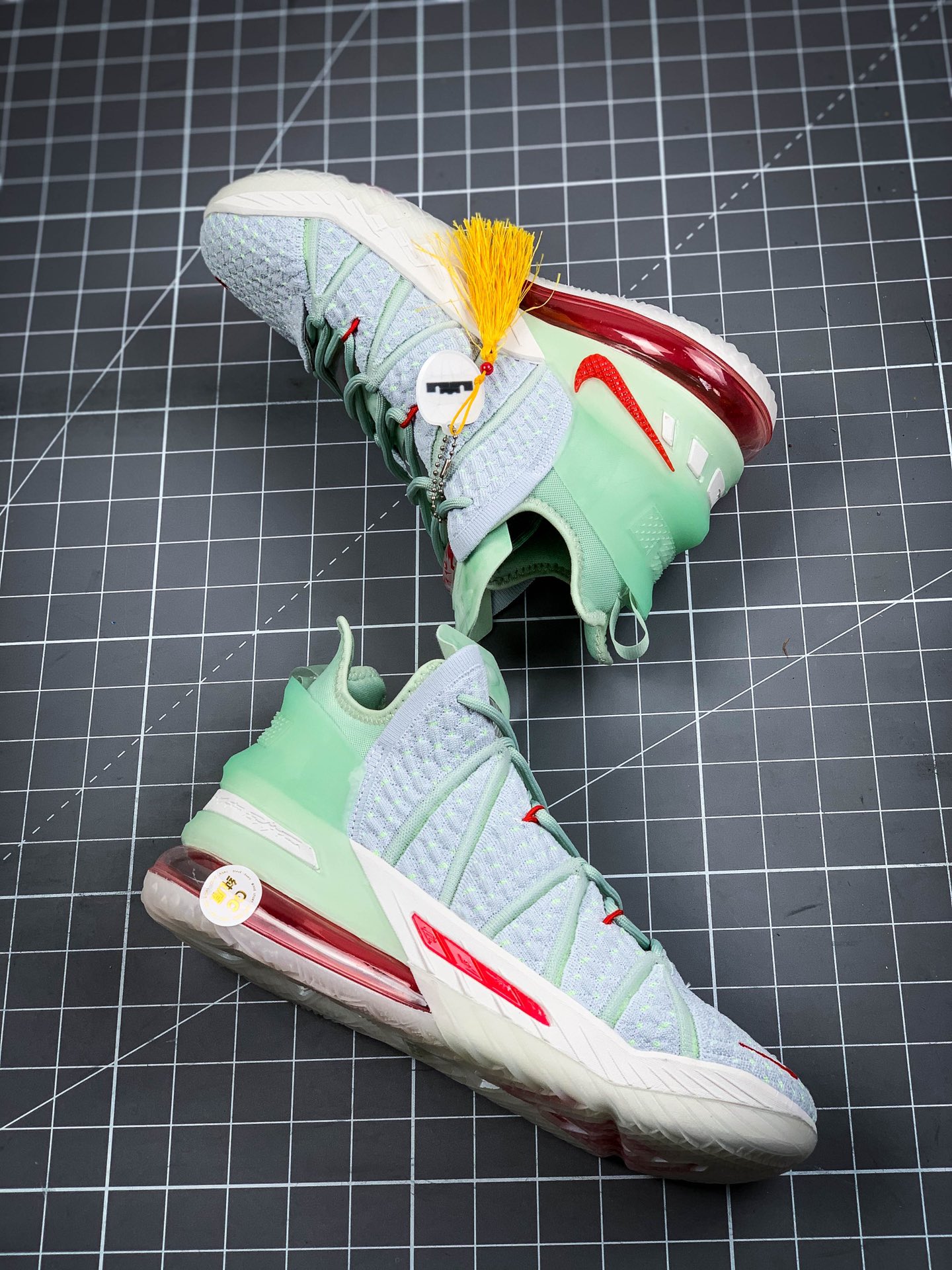 280 纯原版 NIKE LEBRON XVIII LOW EP詹姆斯18代篮球鞋中帮气垫实战篮球鞋DB7644-002