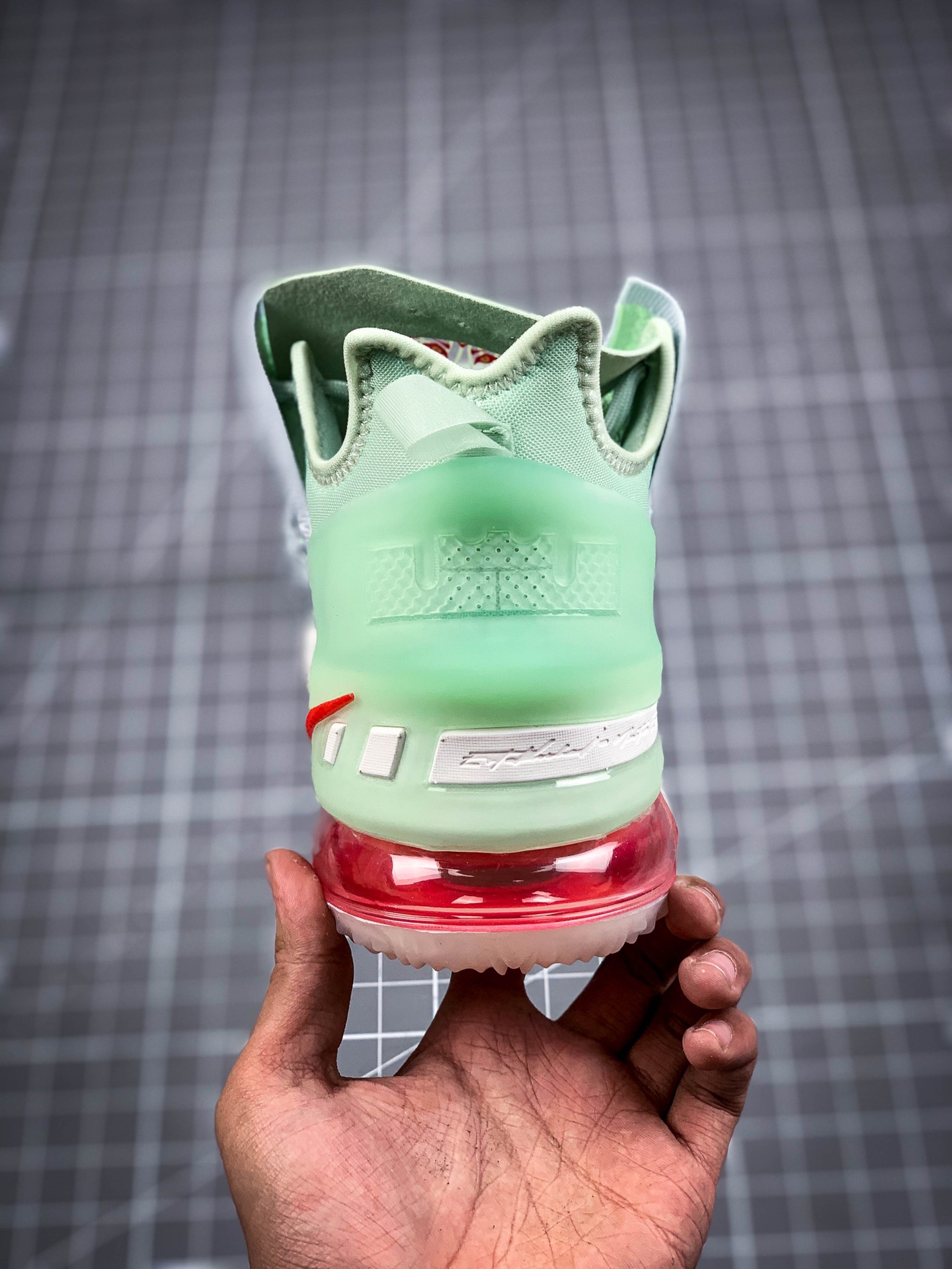280 纯原版 NIKE LEBRON XVIII LOW EP詹姆斯18代篮球鞋中帮气垫实战篮球鞋DB7644-002