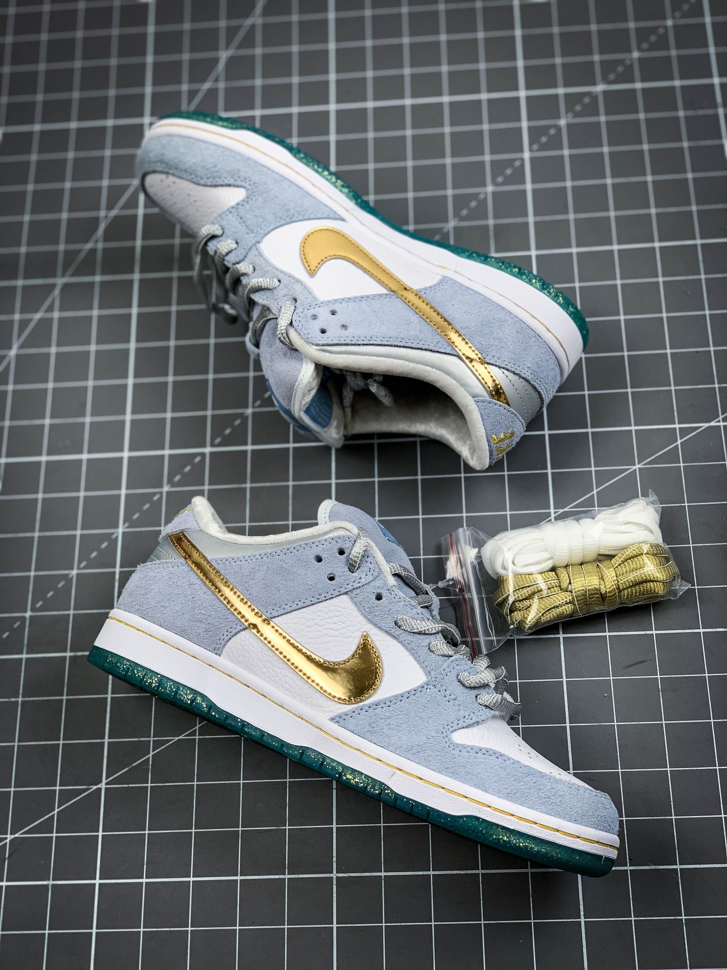 400 纯原版 官方主推Dunk 冰雪奇缘 Sean Cliver x Nike SB Dunk Low Pro QS 艺术家滑板 DC9936-100
