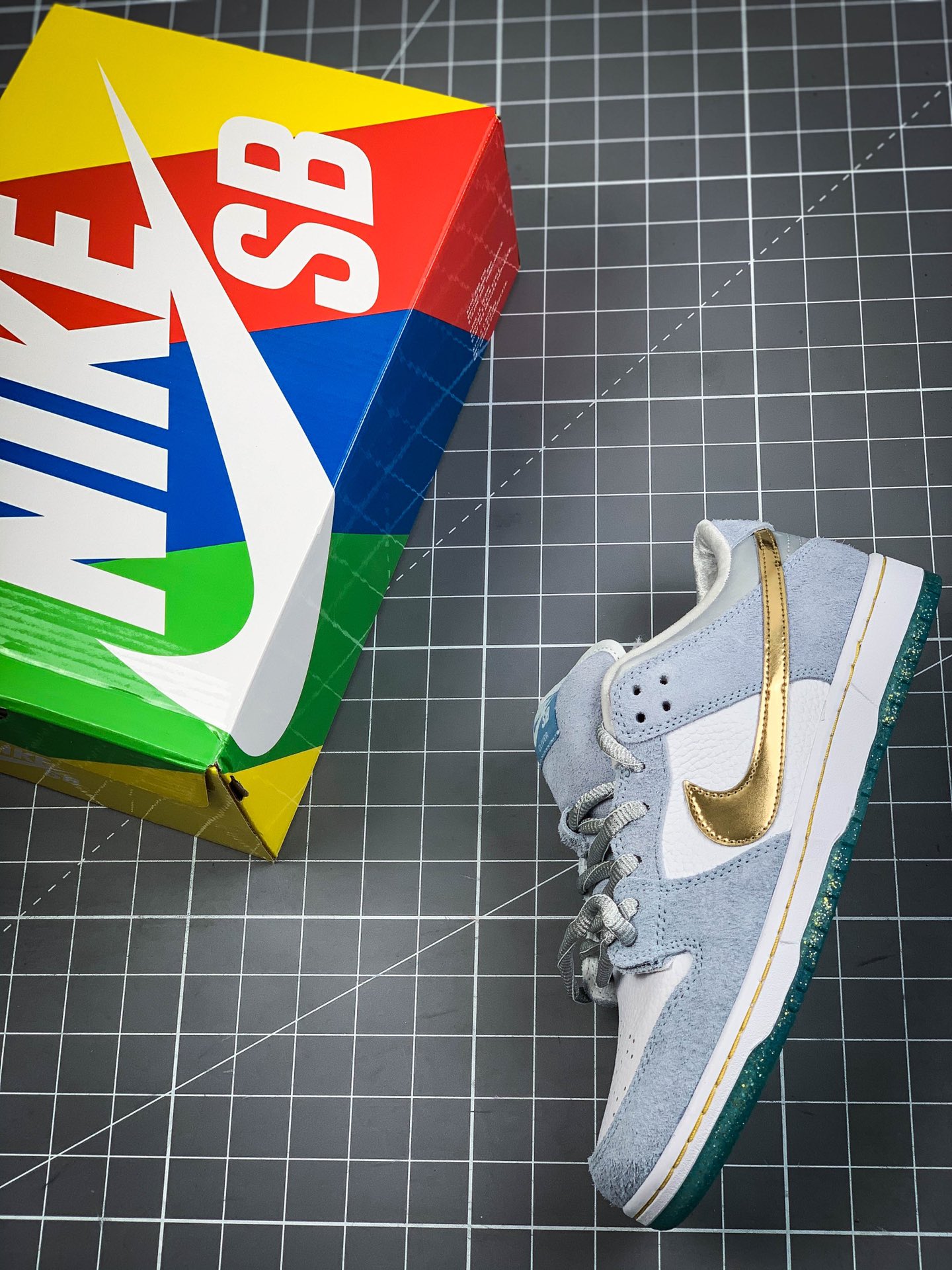 400 纯原版 官方主推Dunk 冰雪奇缘 Sean Cliver x Nike SB Dunk Low Pro QS 艺术家滑板 DC9936-100