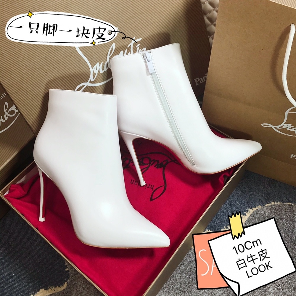 NO:337114,High-end customized autumn and winter boot series!  H10Cm, size 34-42. Private mold trademark zipper 680.902-002 white cowhide, customized color, no return or exchange, official website synchronization Standard European code Reference:902-002 Color:white Material:cowhide Lining:goat leather Heel height:10Cm Sole:leather sole Size:EUR 34-42 (US 4-11):680,,christian louboutin,boots,cowhide19860909高端订制 秋冬靴系列！ H10Cm,尺码34-42码.私模商标拉链 680.902-002白牛皮,订制色,不退不换,官网同步 标准欧码 Reference:902-002 Color:white Material:cowhide Lining:goat leather Heel heigh:10Cm Sole:leather sole Size:EUR 34－42（US 4一11) :680,,christian louboutin,boots,cowhide,Women's Shoes