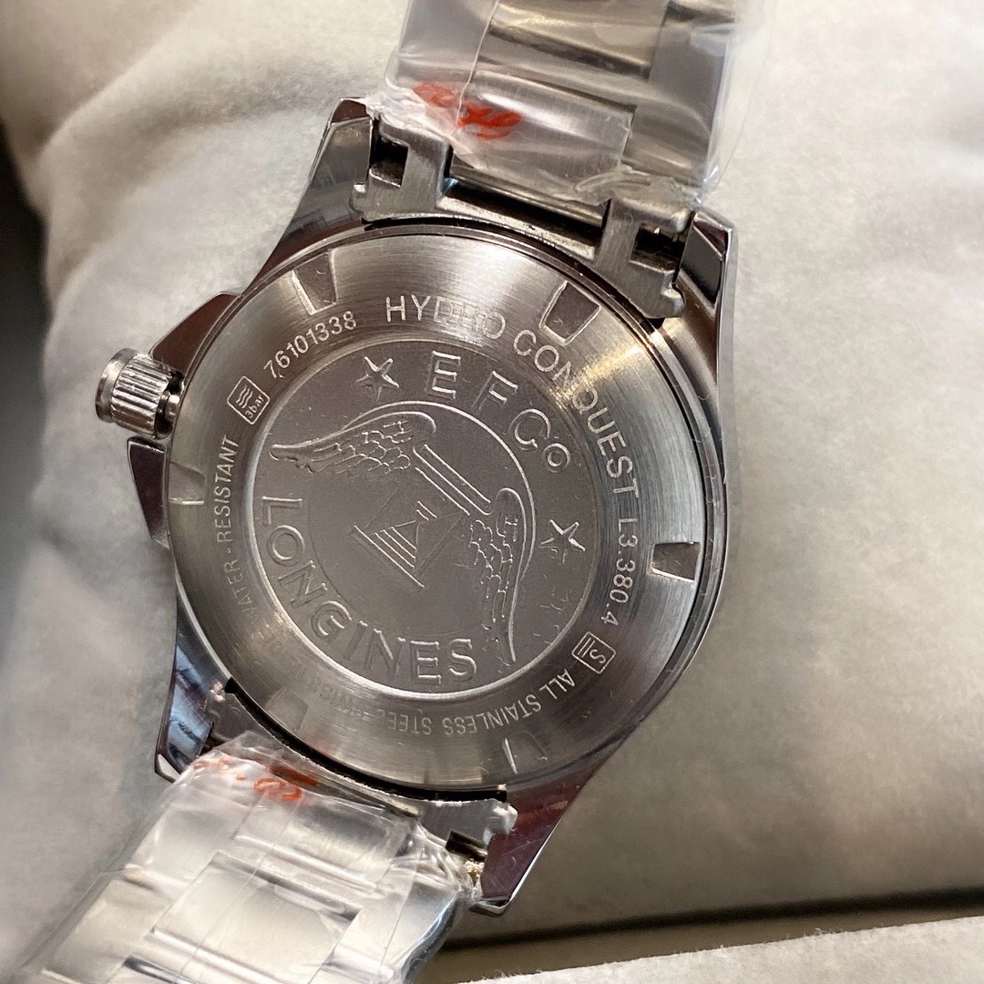Longines 全新浪琴康卡斯系列月相女士腕表，集运动&优雅相结合的特点佩戴起来增添了一抹灵动气息，表盘尺寸29.5 10