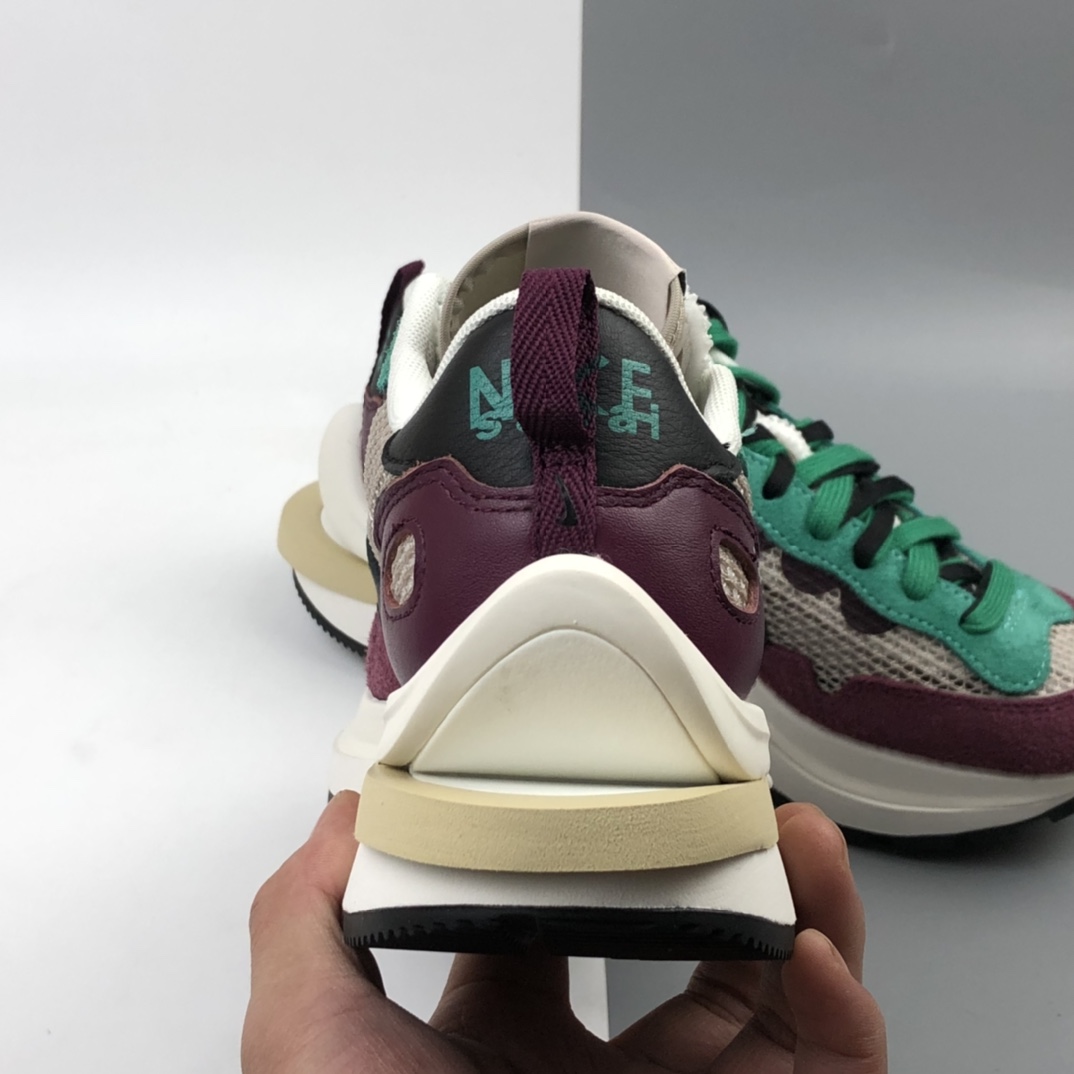 400 日式解构美学联名Sacai x Nike Pegasus Vaporfly SP 大重叠双钩子DD3035-200