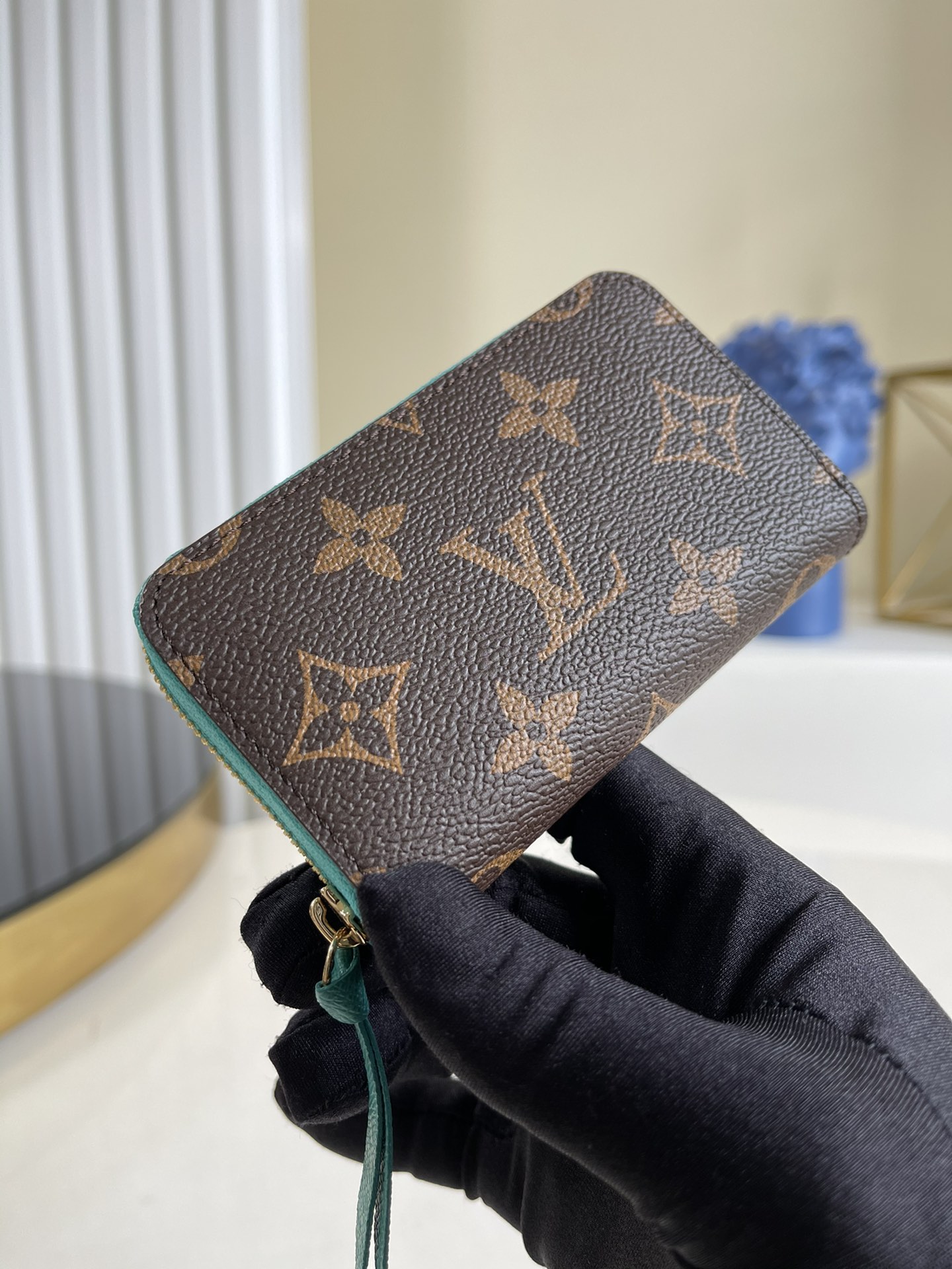 NO:396471,【Exclusive real shot M61299】The lock-opening and closed card box is designed in the iconic Zippy Wallet. The pads are made of bright leather and also store coins and coins.11.0 x 7.0 x 2.7 cm b.,LV [original leather],louis vuitton19860909【独家实拍M61299】以标性志的Zippy Wallet中得到构思的锁拉开闭式片卡盒Multi Calt.衬垫使用色亮的皮革,还收纳硬币纸和币.11.0 x 7.0 x 2.7 cm b.,LV【原厂皮】,louis vuitton,Bag