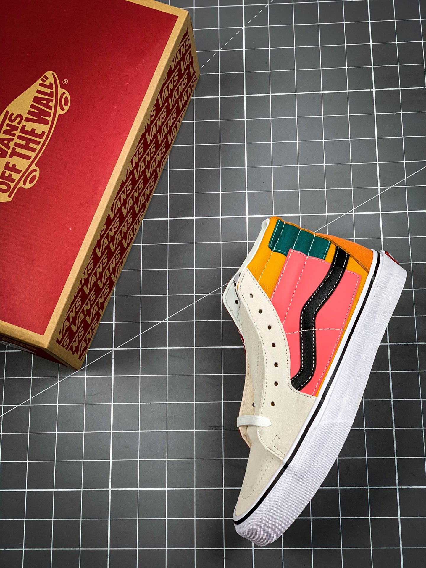 180 Vans范斯SK8-Hi 棋盘格高帮低帮女子休闲帆布鞋 彩色拼接格 VN0A38GEVMF13262