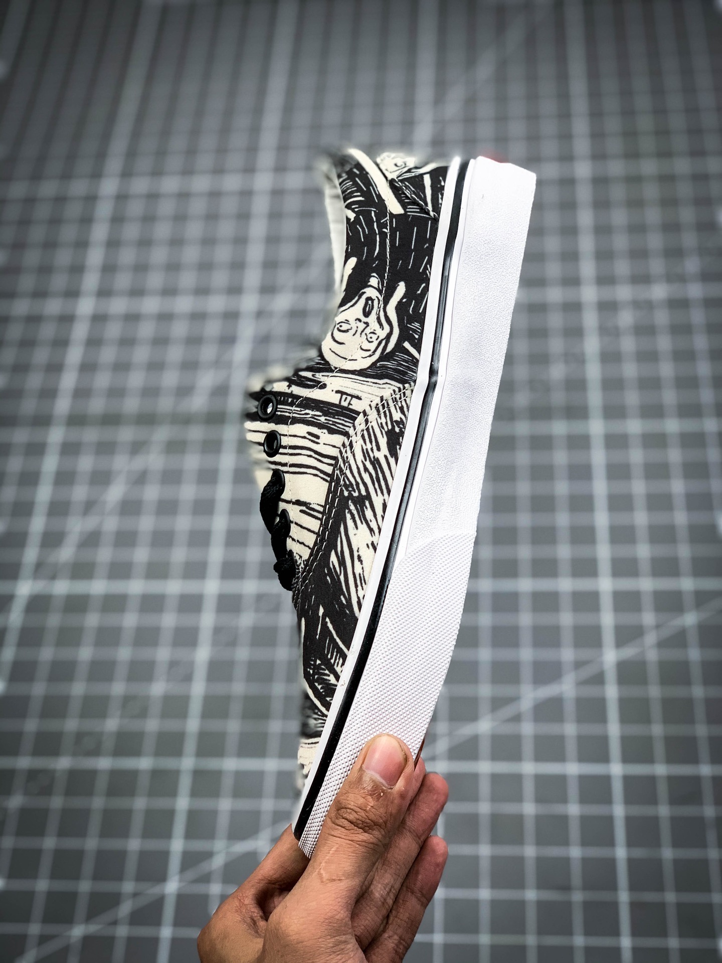 150  Vans Authentic x Moma 联名款 爱德华蒙克联名（呐喊）