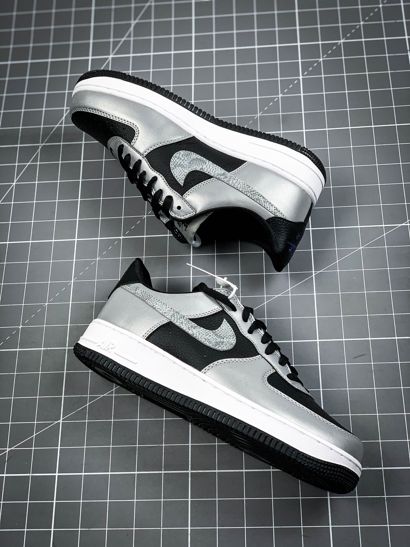 200 耐克Nike Air Force 1’07 B”3M Snake”空军一号经典低帮百搭休闲运动板鞋“皮革黑银反光蟒蛇纹钩子”DJ6033-001