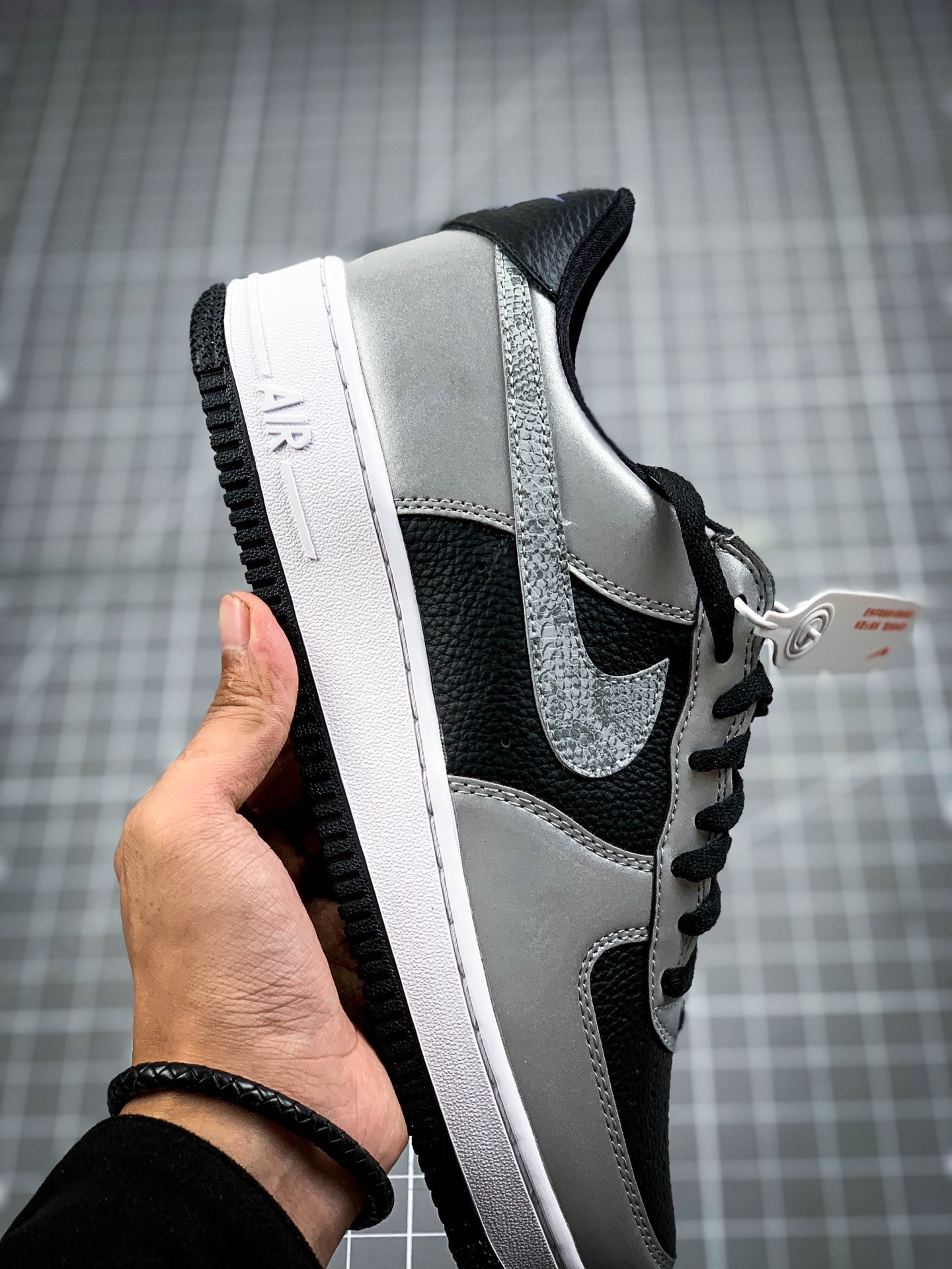 200 耐克Nike Air Force 1’07 B”3M Snake”空军一号经典低帮百搭休闲运动板鞋“皮革黑银反光蟒蛇纹钩子”DJ6033-001