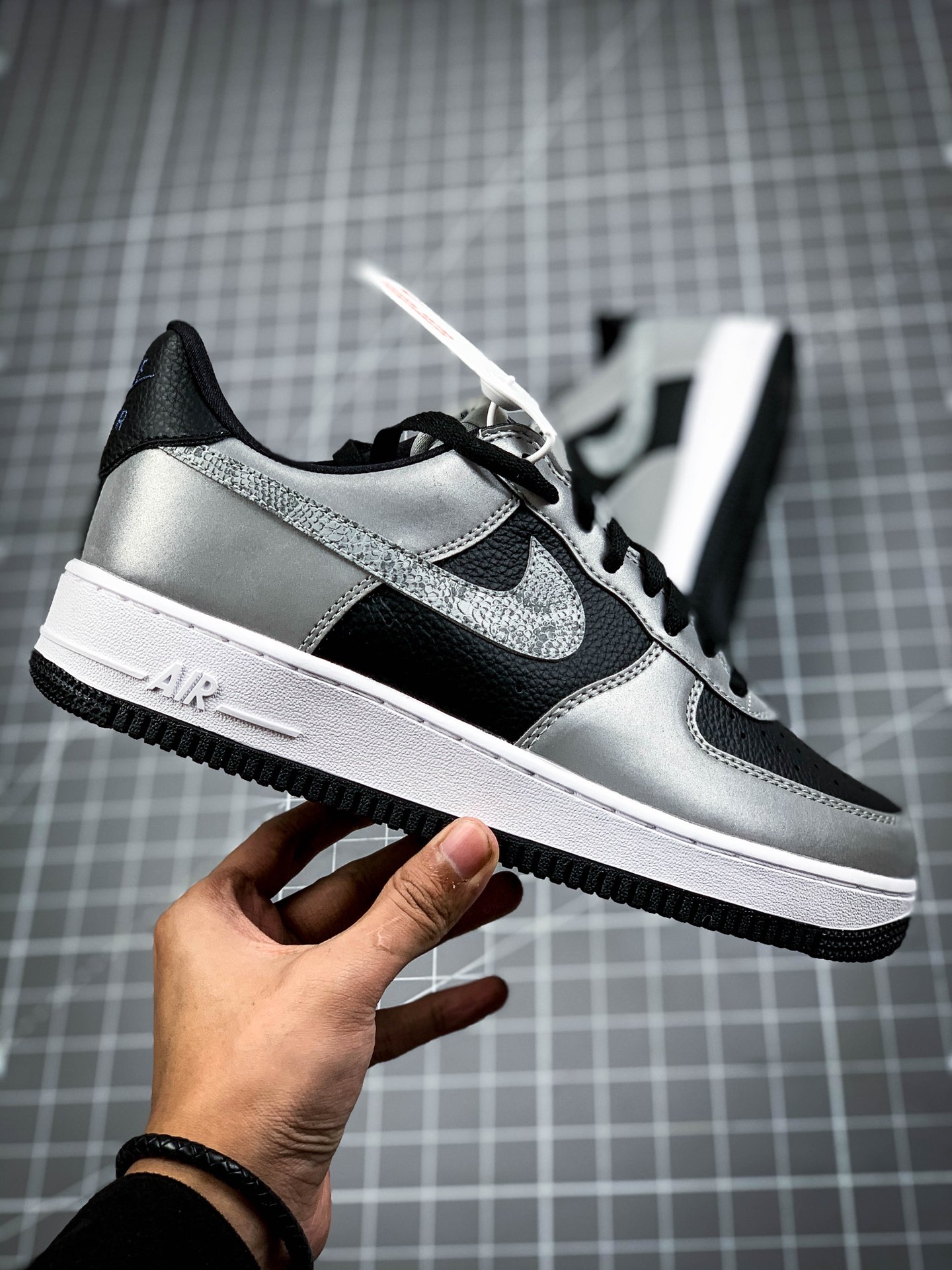 200 耐克Nike Air Force 1’07 B”3M Snake”空军一号经典低帮百搭休闲运动板鞋“皮革黑银反光蟒蛇纹钩子”DJ6033-001