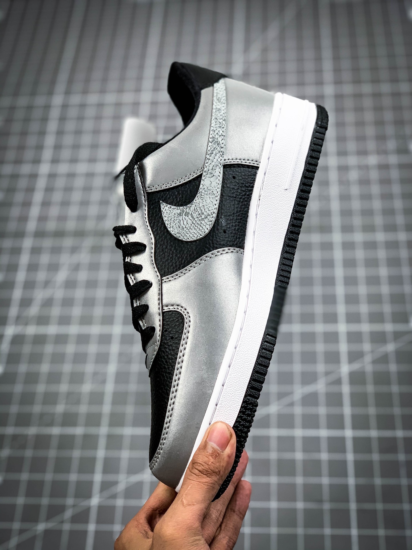 200 耐克Nike Air Force 1’07 B”3M Snake”空军一号经典低帮百搭休闲运动板鞋“皮革黑银反光蟒蛇纹钩子”DJ6033-001