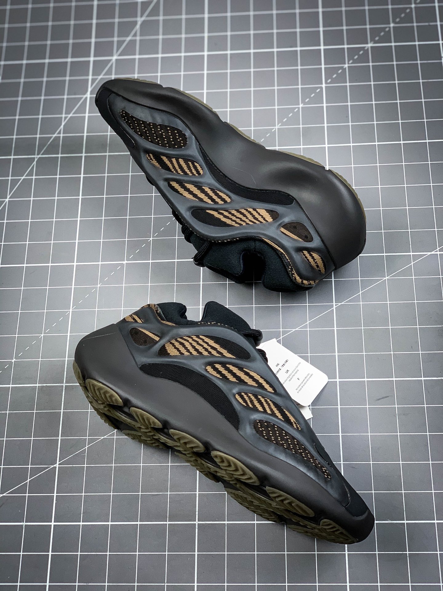 200 Kanye West x Adidas Yeezy 700 V3”Eremiel”低帮复古休闲运动穿搭慢跑鞋“黑黄异形”GY0189