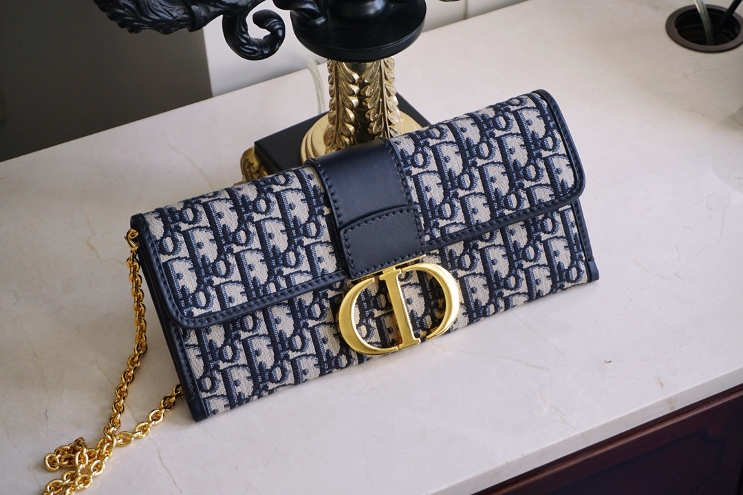 Dior Replicas
 Clutches & Pouch Bags Buy High-Quality Fake
 Chains