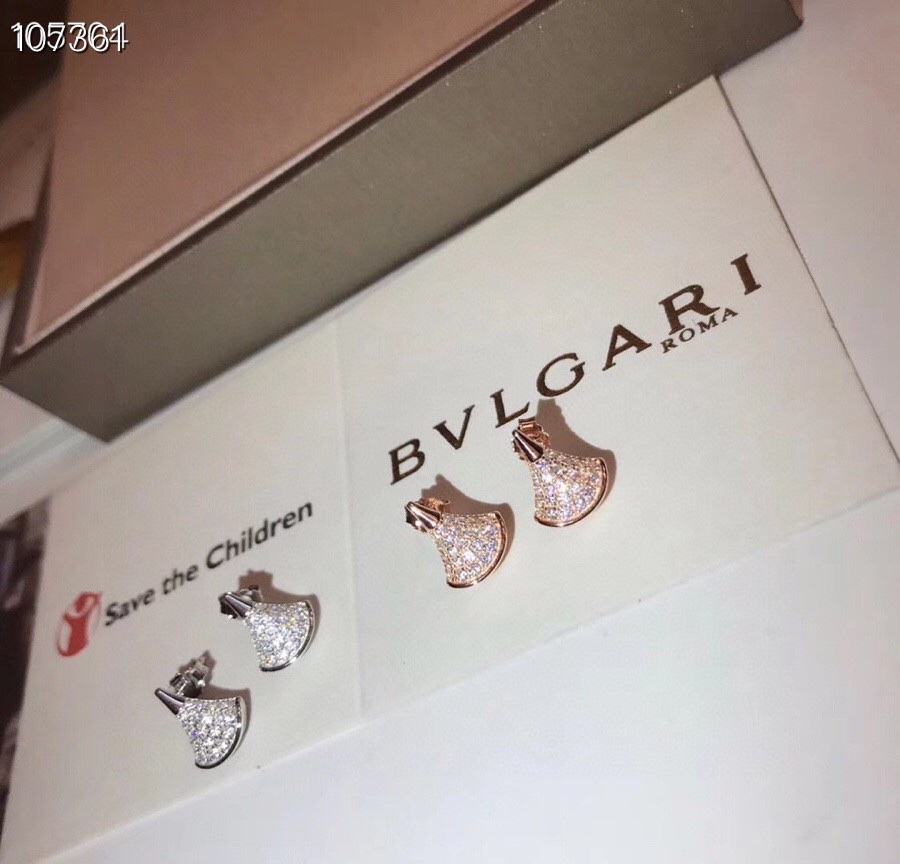 NO:661571,Gu Jia's same style, classic model, Bvlgari Bulgari diva series, high-end customization hot counter, earrings, 925 sterling silver, 18k gold, diamond fan-shaped skirt, diamond suit, necklace, earrings, must-have for luxury and beautiful dinner, beautiful price, noble atmosphere, Bulgari earrings, bottega veneta, bvlgari, bvlgari, skirts, necklace, pure silver19860909顾佳同款 经典款 Bvlgari宝格丽 diva系列 高端定制火爆专柜 耳钉 925纯银18k金镶钻扇形裙子 钻 套装 项链 耳钉 奢侈美丽晚宴必备价格漂亮 高尚大气,宝格丽耳钉,bottega veneta,bvlgari,bvlgari,skirts,necklace,pure silver,Jewelry