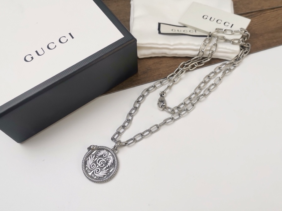 Gucci原版手工织纹链条️古奇蛇镶边双G翅膀图案圆牌项链灵蛇造型滚边为吊坠添加点睛之笔刻花图案栩栩如生