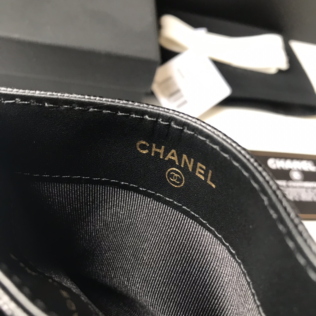 Chanel 跑量价294 克细球浅金 COCO20款卡包 、菱格纹路 小颗粒料、大luog一半皮条一半金链搭配 细节美到淋漓尽致全套包装、款号1846、尺寸11*7