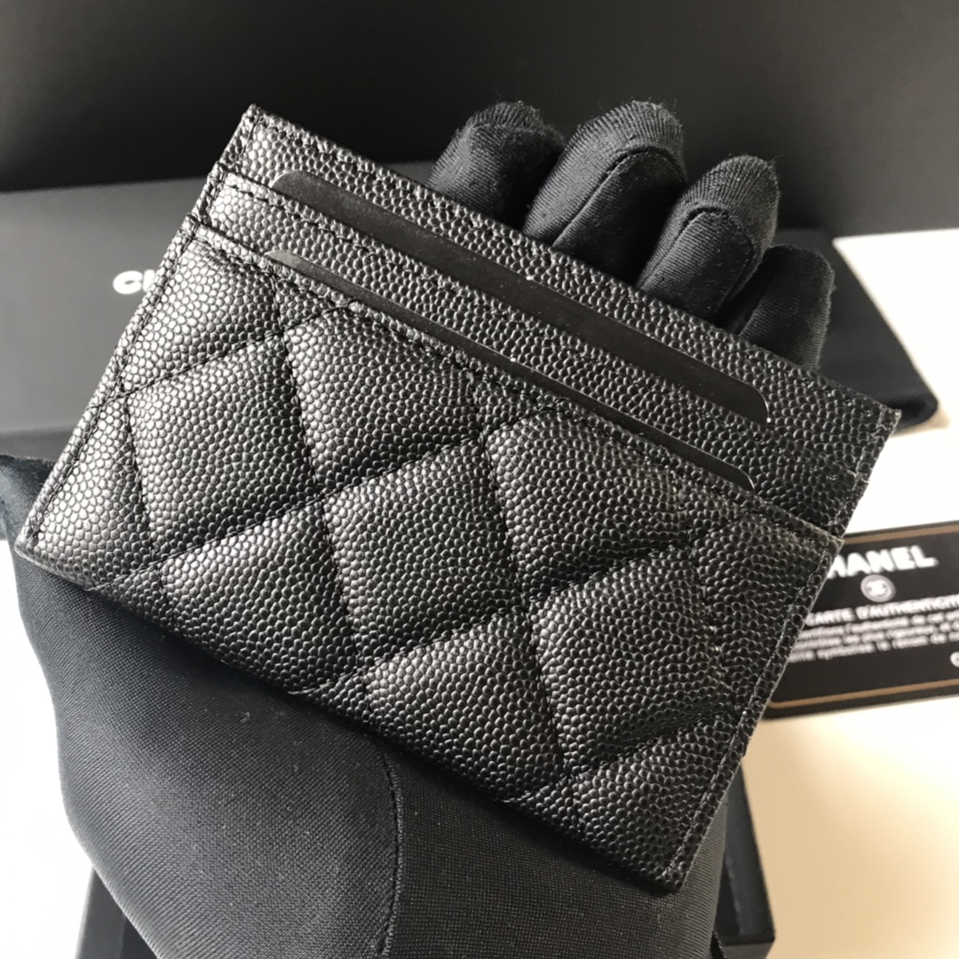 Chanel 跑量价294 克细球浅金 COCO20款卡包 、菱格纹路 小颗粒料、大luog一半皮条一半金链搭配 细节美到淋漓尽致全套包装、款号1846、尺寸11*7