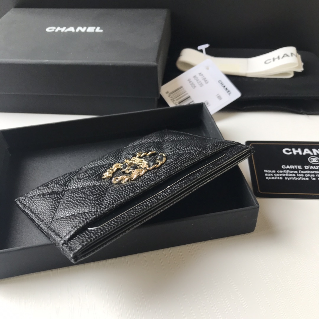 Chanel 跑量价294 克细球浅金 COCO20款卡包 、菱格纹路 小颗粒料、大luog一半皮条一半金链搭配 细节美到淋漓尽致全套包装、款号1846、尺寸11*7