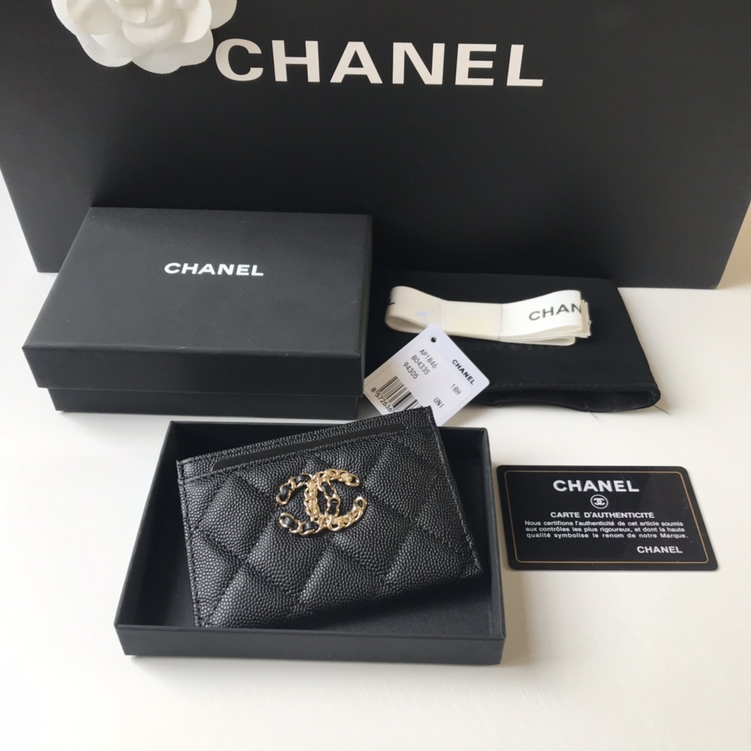 Chanel 跑量价294 克细球浅金 COCO20款卡包 、菱格纹路 小颗粒料、大luog一半皮条一半金链搭配 细节美到淋漓尽致全套包装、款号1846、尺寸11*7