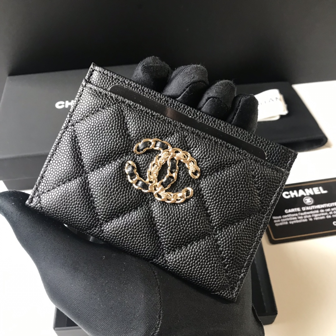 Chanel 跑量价294 克细球浅金 COCO20款卡包 、菱格纹路 小颗粒料、大luog一半皮条一半金链搭配 细节美到淋漓尽致全套包装、款号1846、尺寸11*7