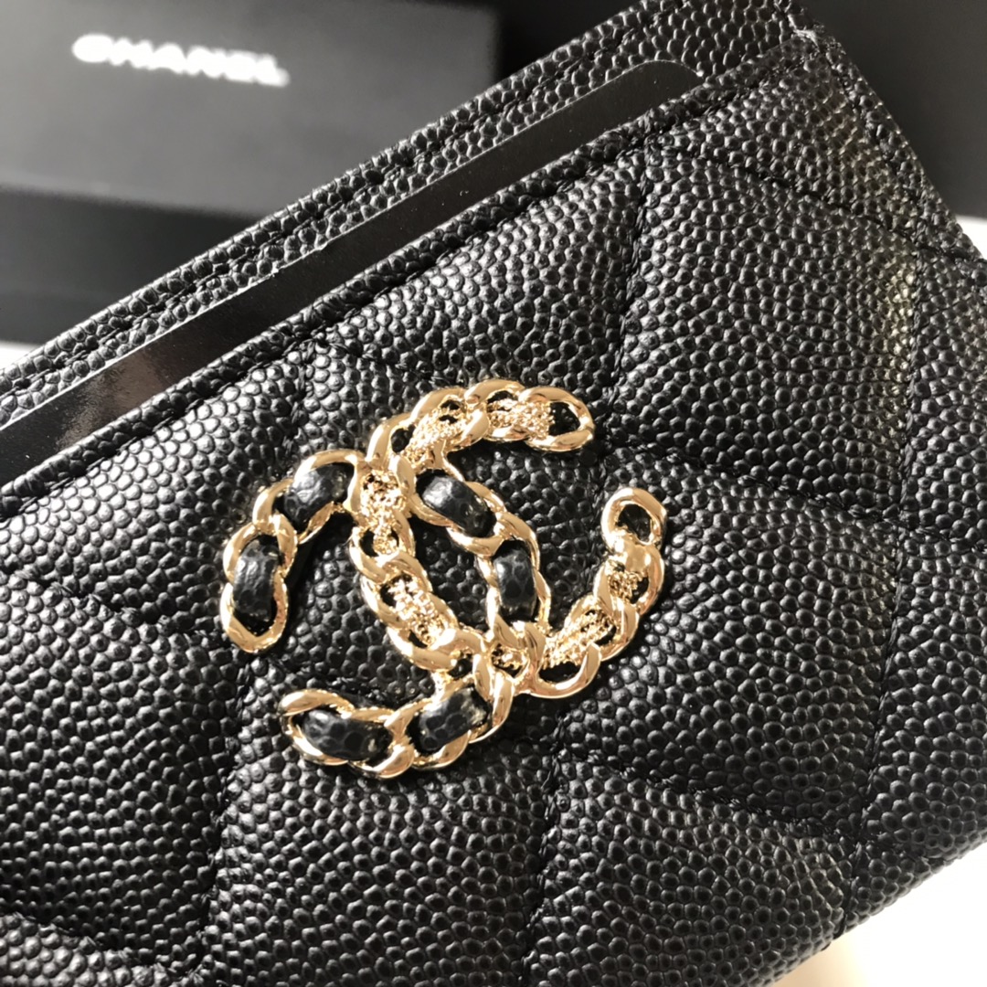 Chanel 跑量价294 克细球浅金 COCO20款卡包 、菱格纹路 小颗粒料、大luog一半皮条一半金链搭配 细节美到淋漓尽致全套包装、款号1846、尺寸11*7