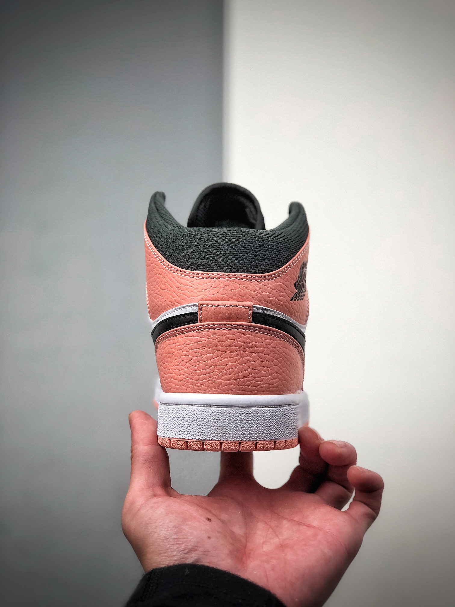 200  公司级头层皮版本 Air Jordan 1 Mid “Pink Quartz” 中帮 粉色石英 555112-603