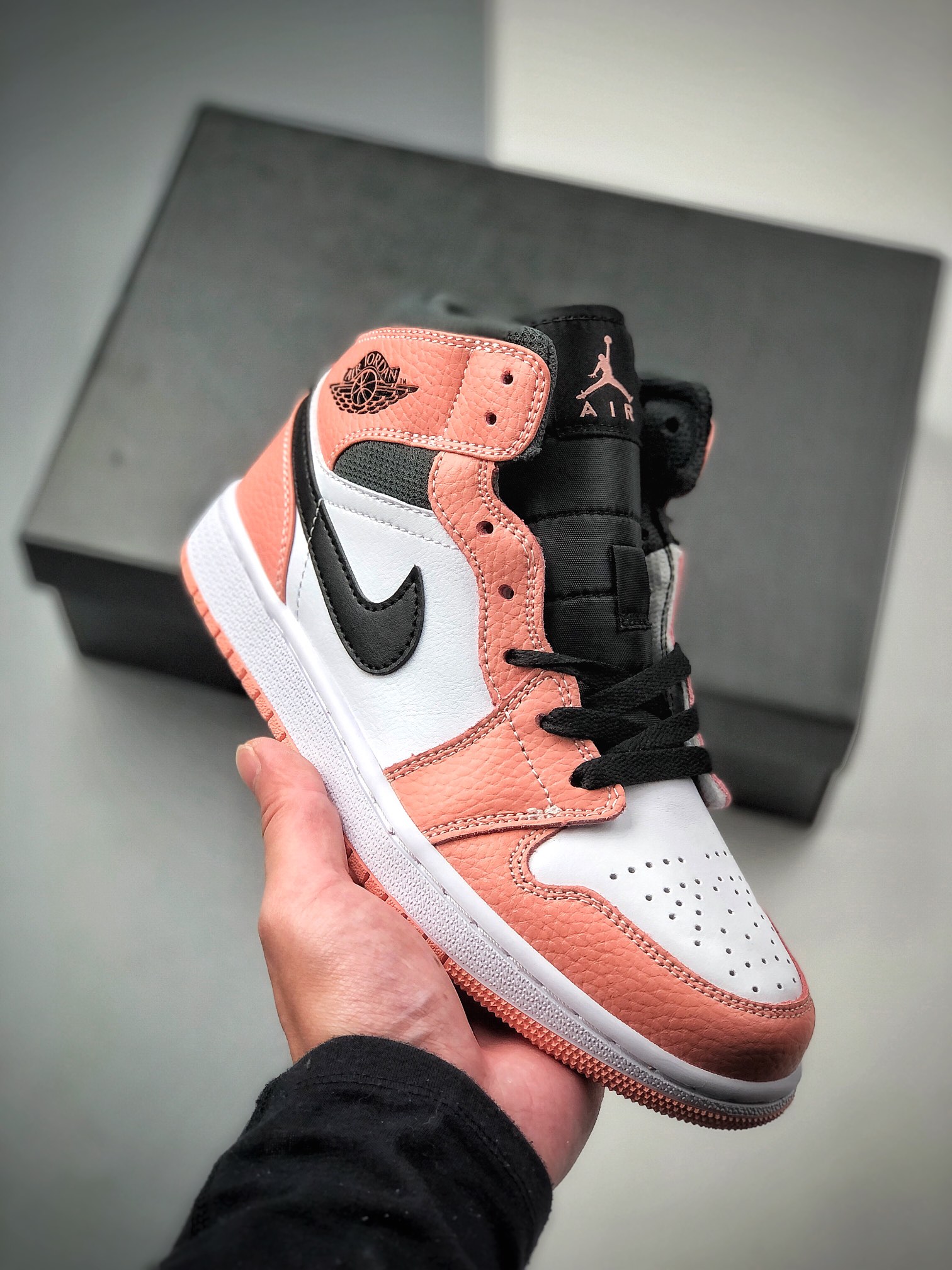 200  公司级头层皮版本 Air Jordan 1 Mid “Pink Quartz” 中帮 粉色石英 555112-603