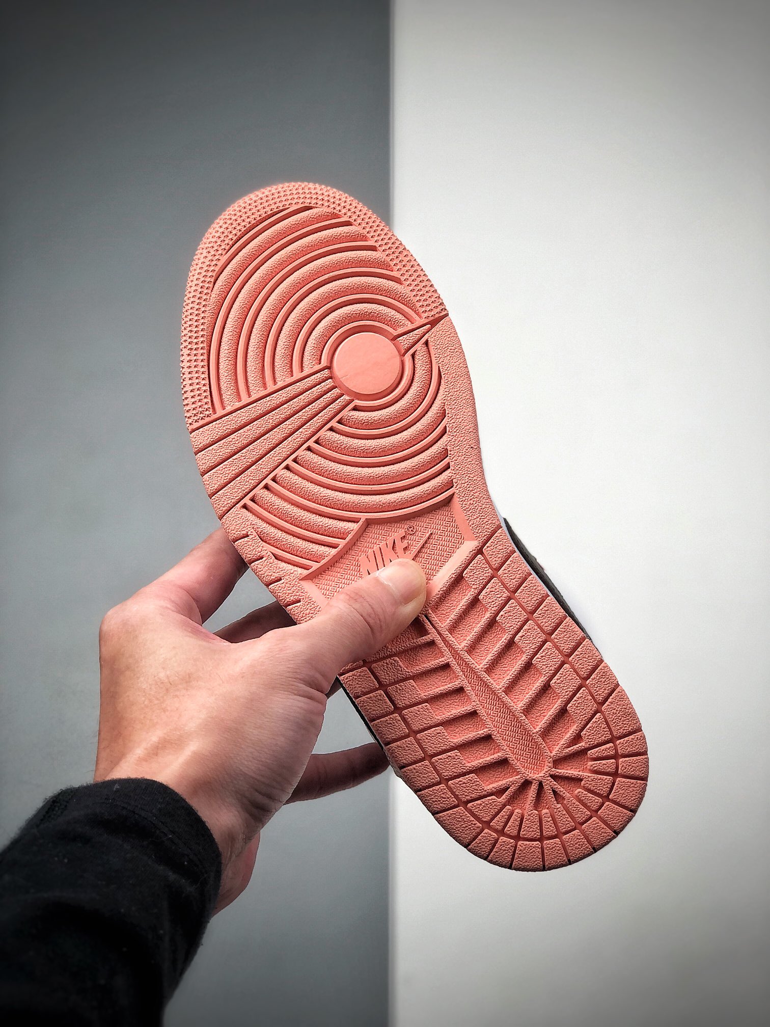 200  公司级头层皮版本 Air Jordan 1 Mid “Pink Quartz” 中帮 粉色石英 555112-603