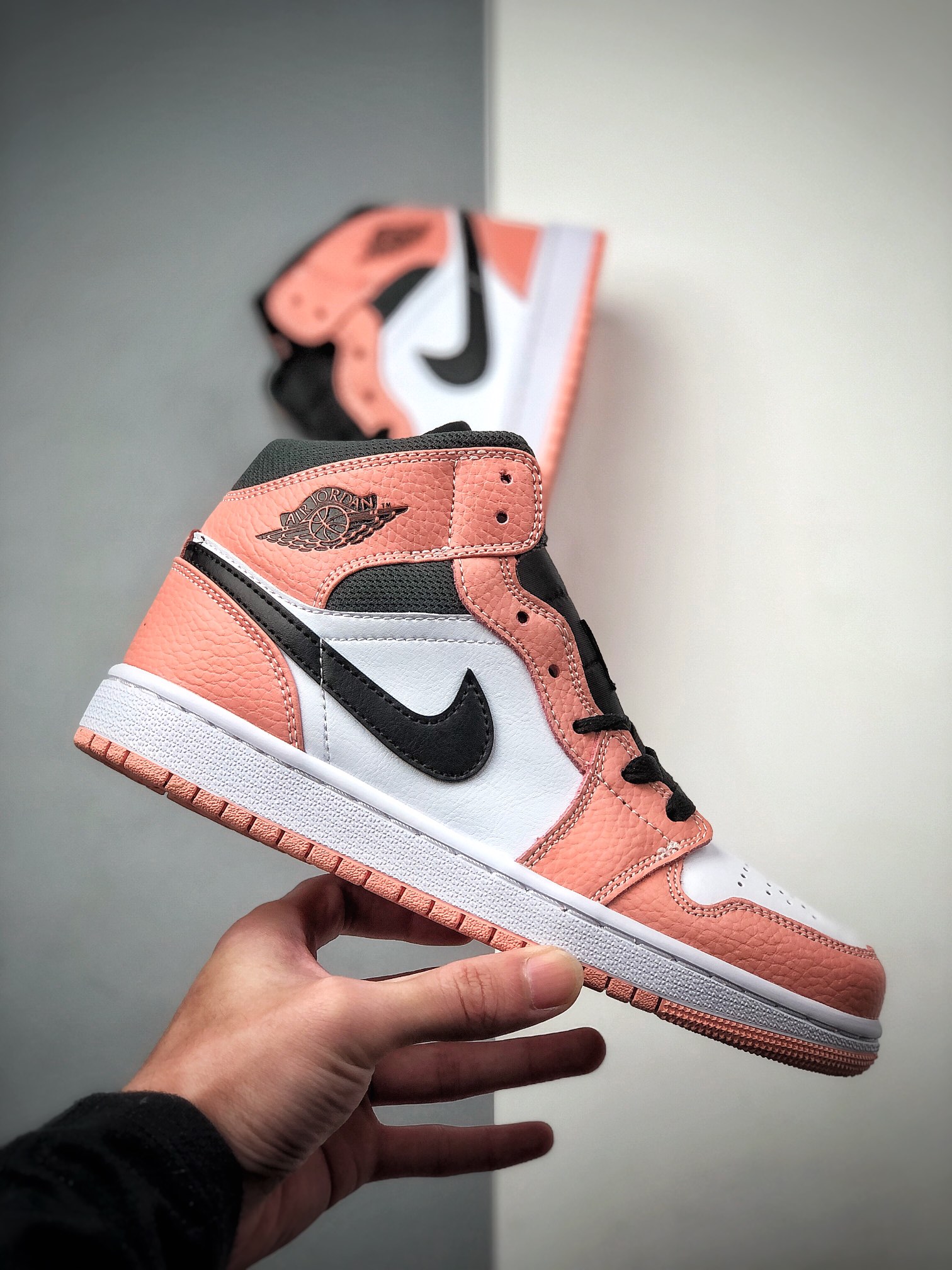200  公司级头层皮版本 Air Jordan 1 Mid “Pink Quartz” 中帮 粉色石英 555112-603