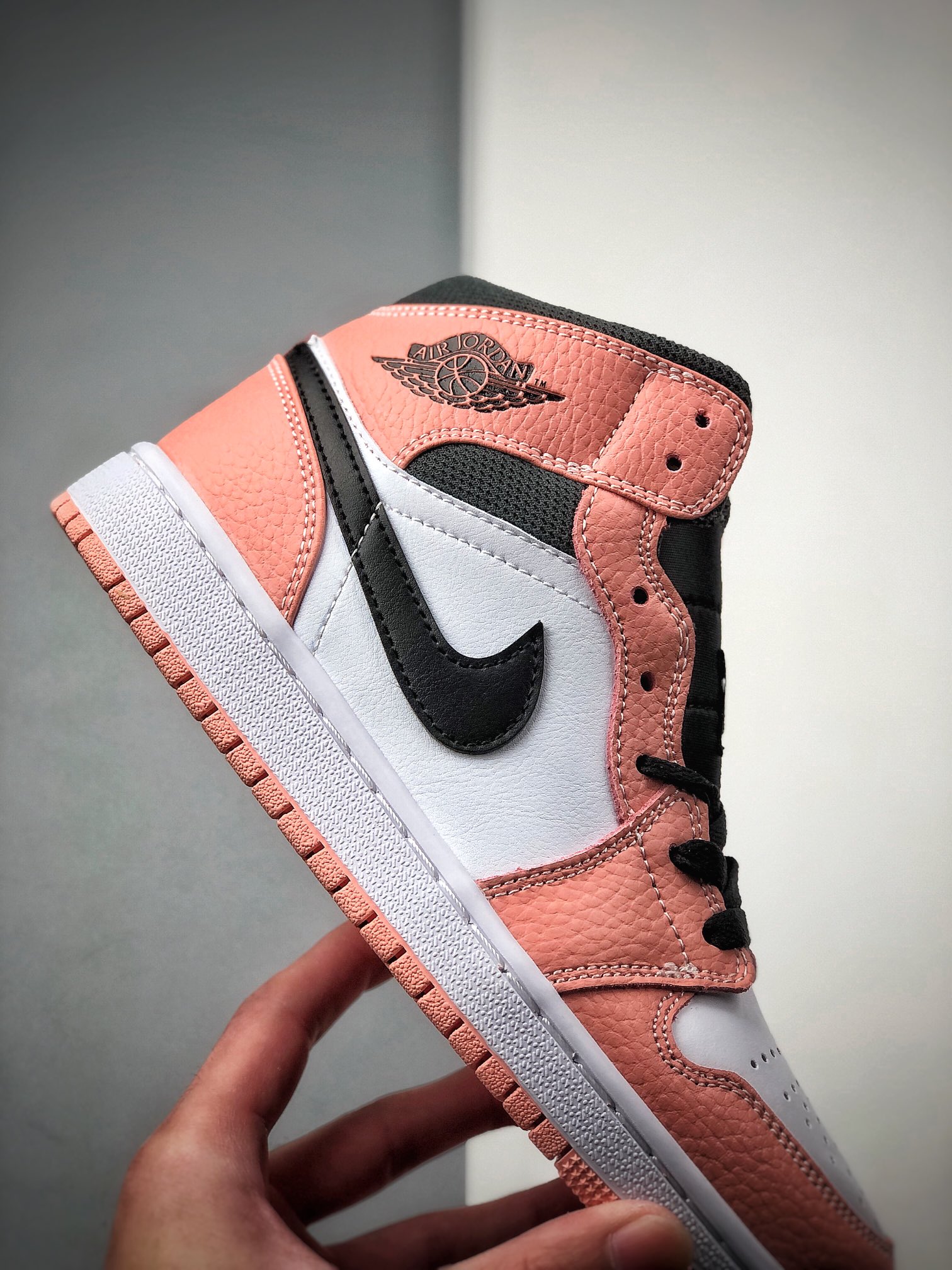 200  公司级头层皮版本 Air Jordan 1 Mid “Pink Quartz” 中帮 粉色石英 555112-603