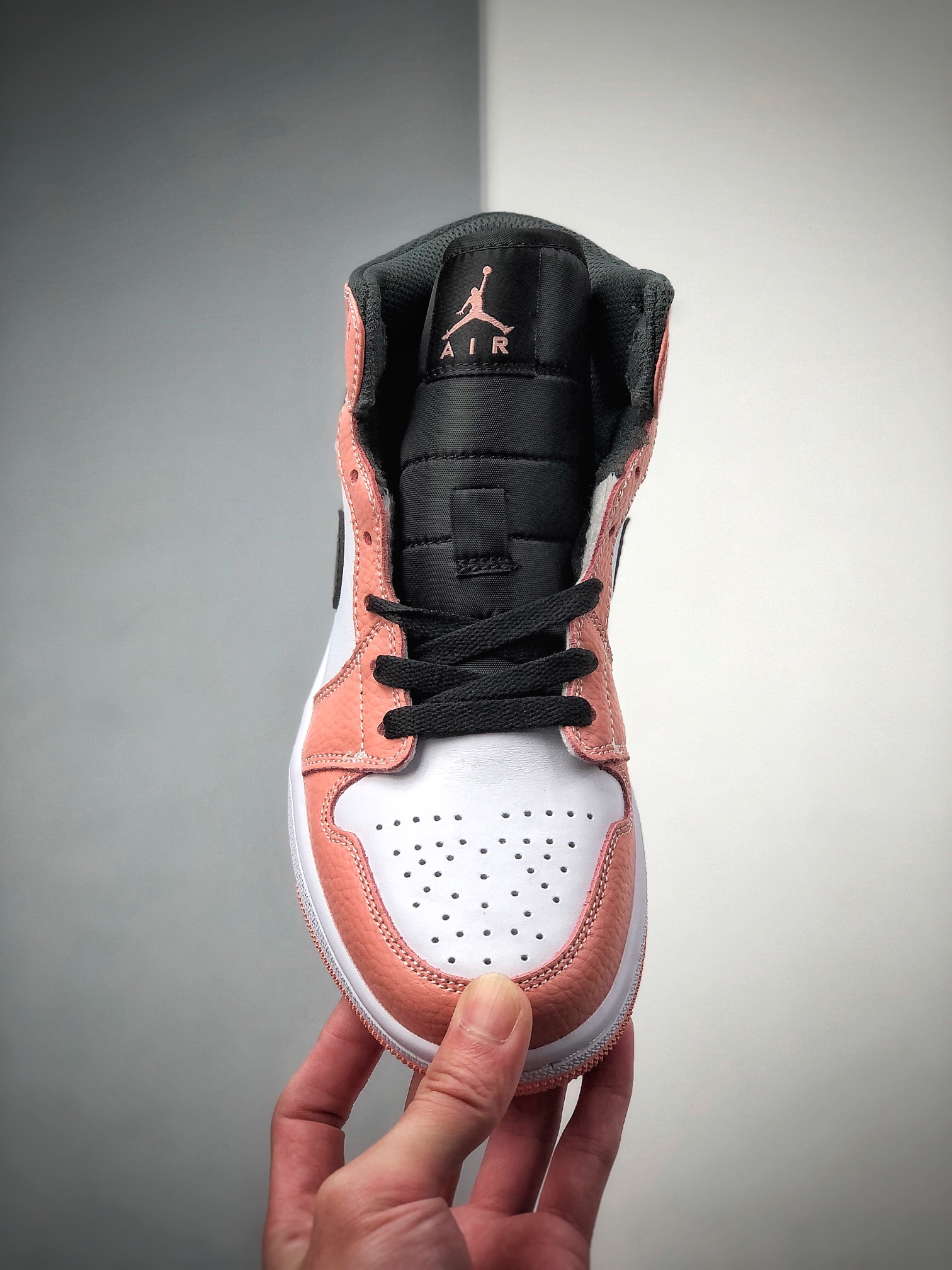 200  公司级头层皮版本 Air Jordan 1 Mid “Pink Quartz” 中帮 粉色石英 555112-603