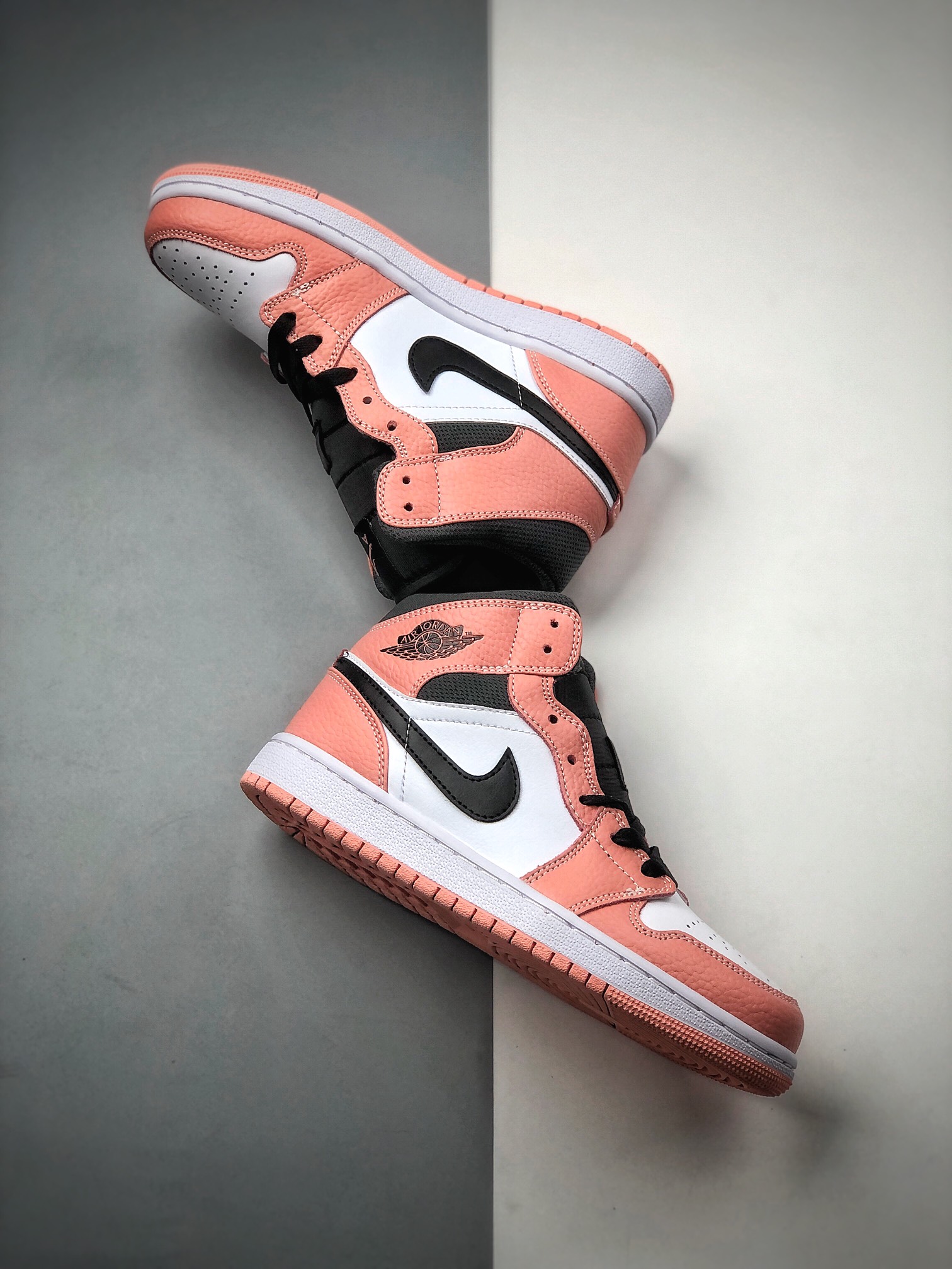 200  公司级头层皮版本 Air Jordan 1 Mid “Pink Quartz” 中帮 粉色石英 555112-603