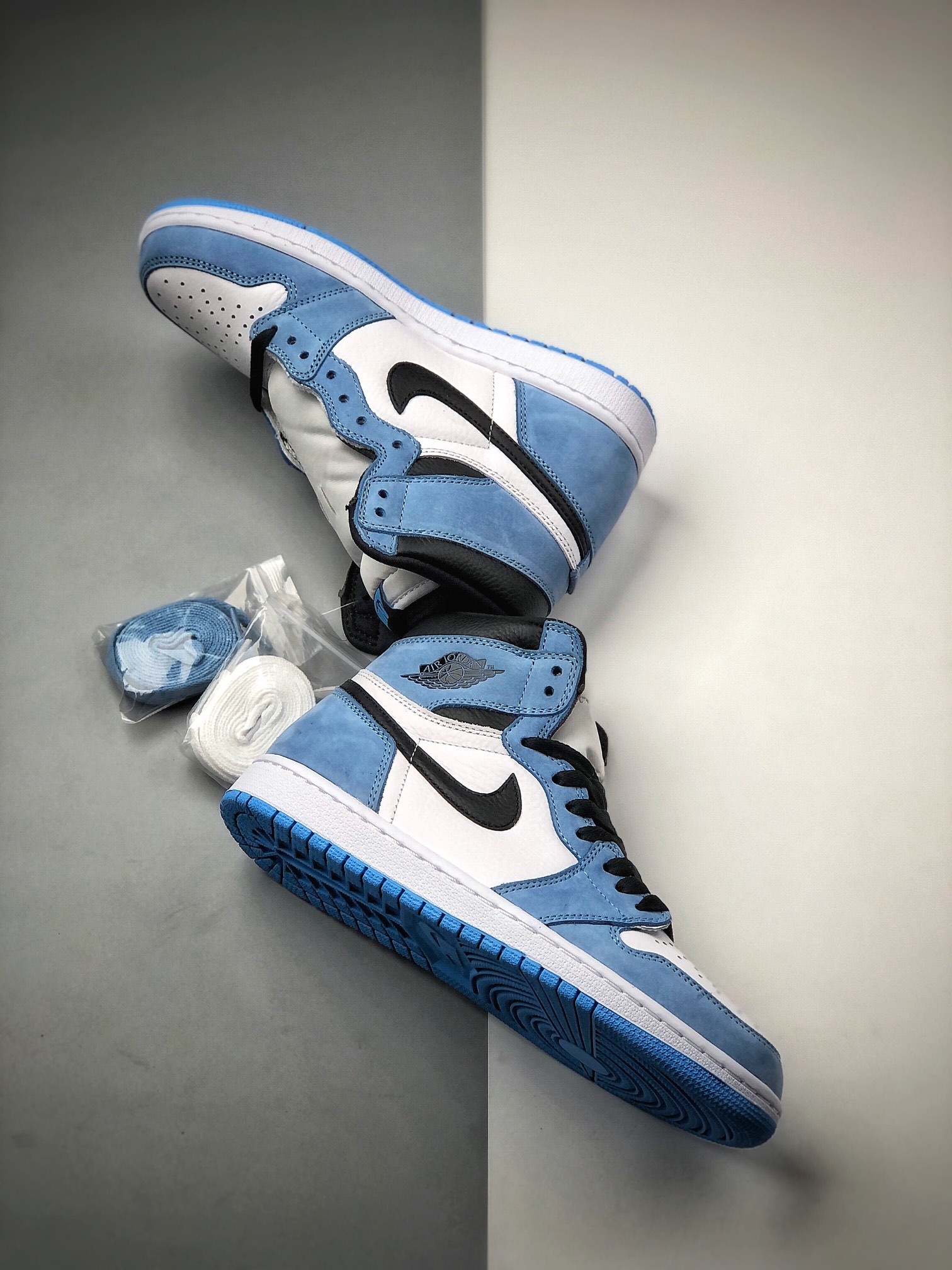 330  Air Jordan 1 Retro High OG “University Blue” 高帮 大学蓝 AJ1 555088-134