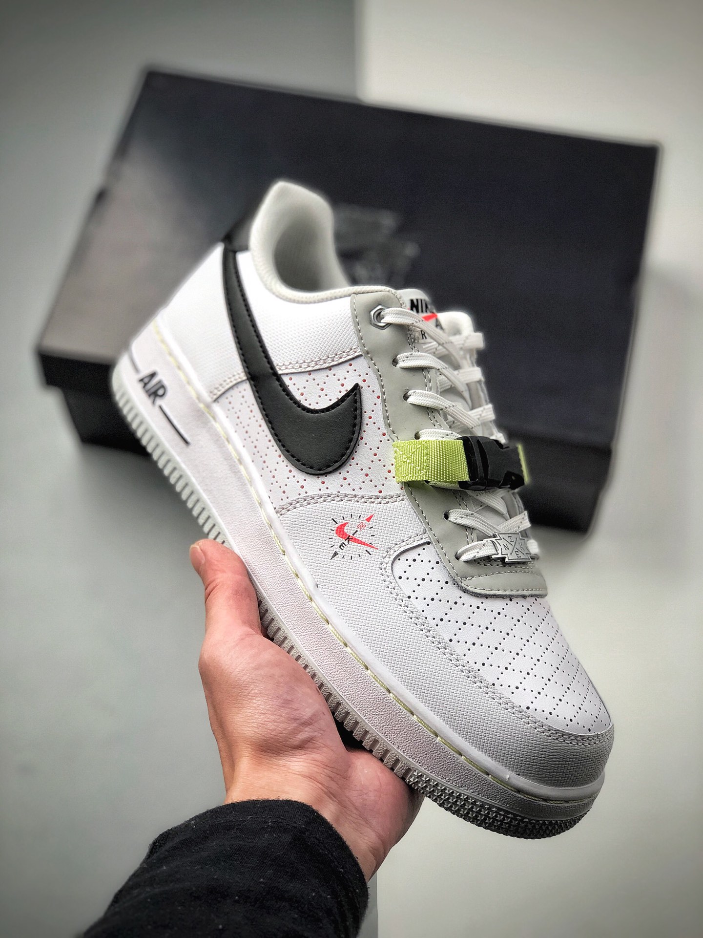 180 NIKE FORCE空军一号运动休闲板鞋  DC2532-100