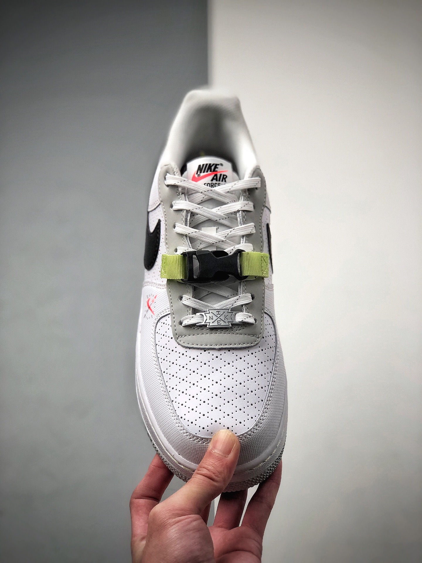 180 NIKE FORCE空军一号运动休闲板鞋  DC2532-100