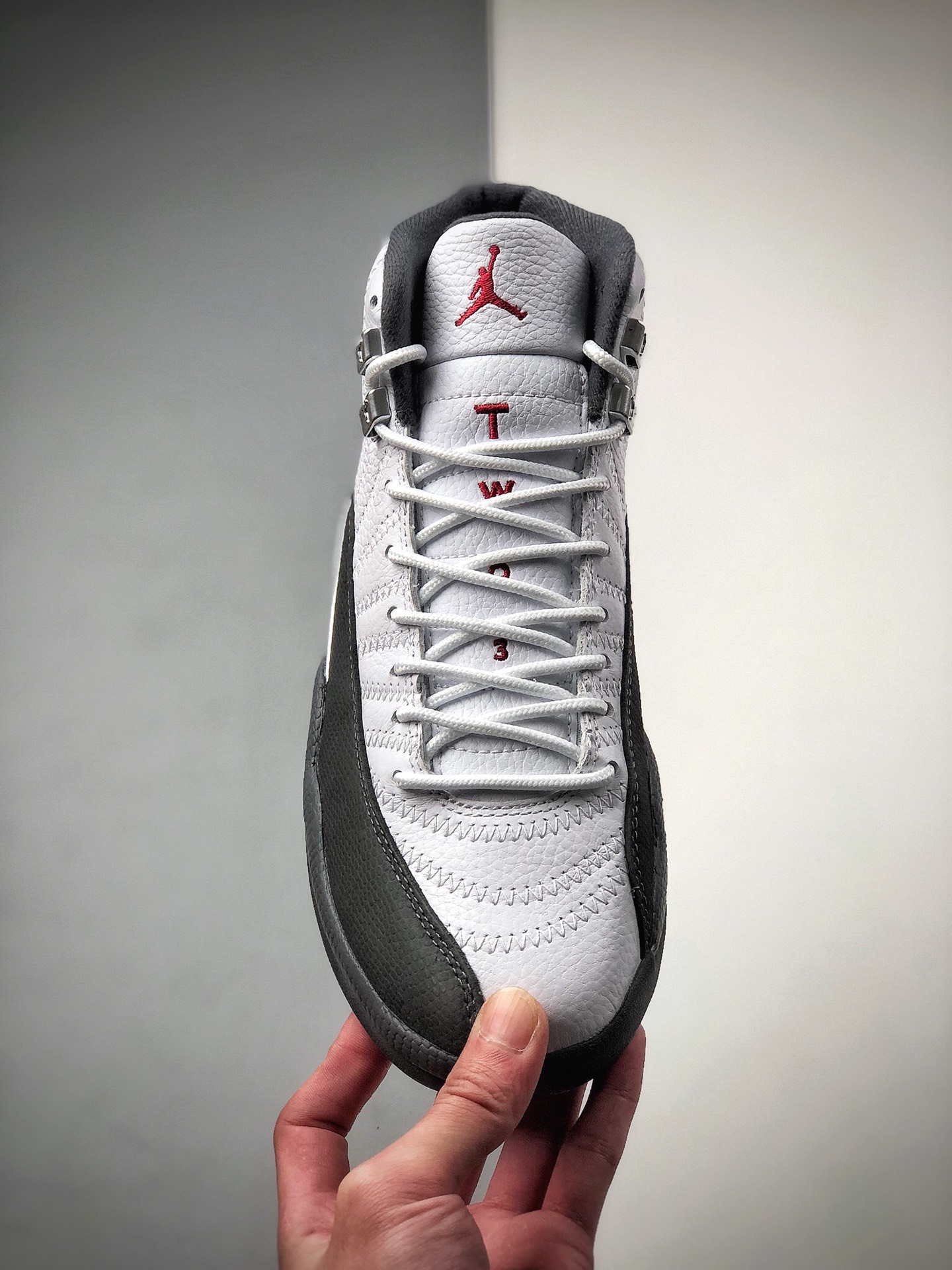 480  纯原版本Air Jordan 12“Dark Grey” 白灰银扣 AJ12 乔丹12代130690-160
