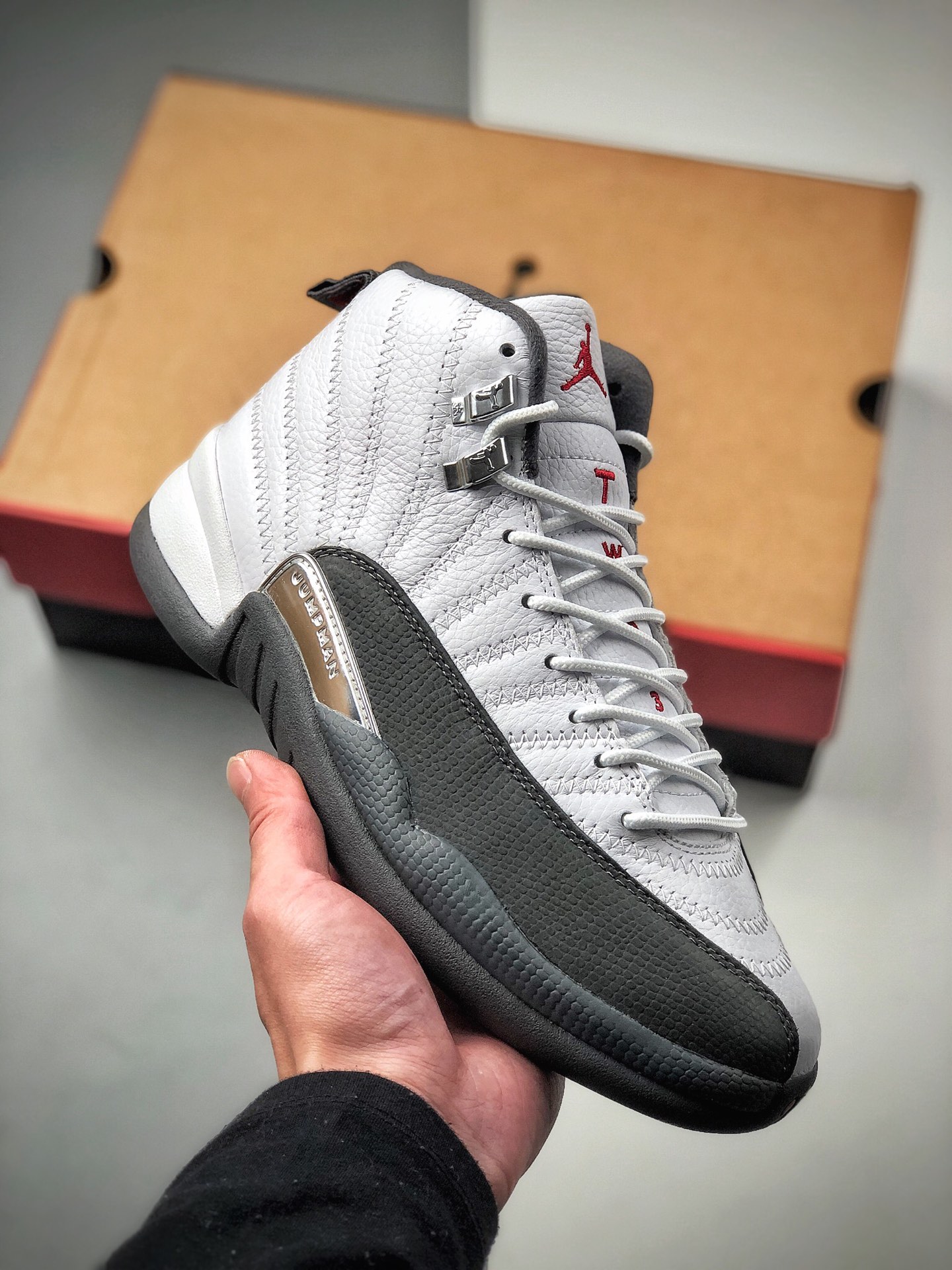 480  纯原版本Air Jordan 12“Dark Grey” 白灰银扣 AJ12 乔丹12代130690-160