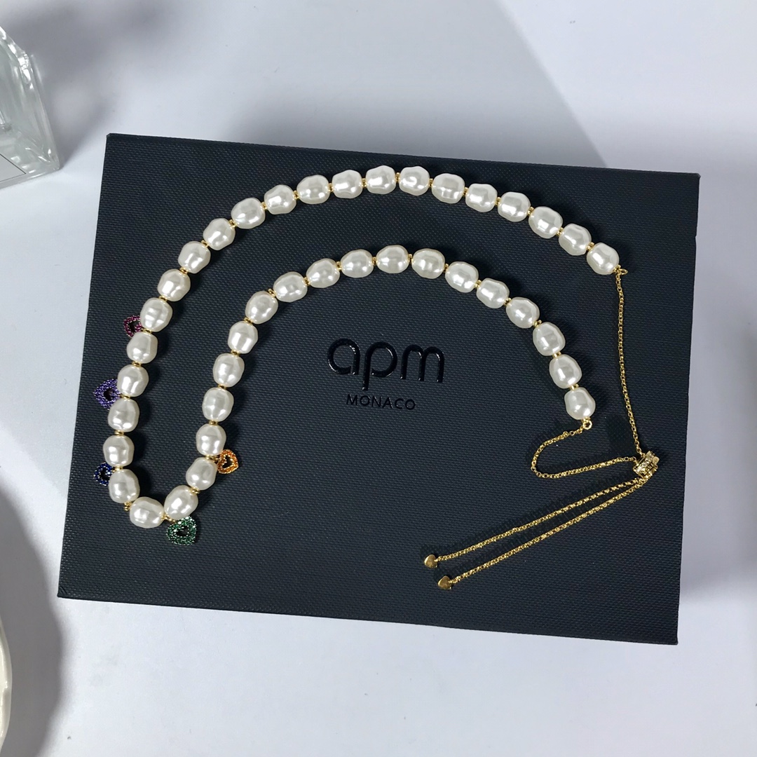 💰165 高品质❗Apm monaco 彩钻爱心珍珠项链！FUN CRAZY LOVE系列，采用仲夏的珠宝搭配，强调色彩组合，风格碰撞，层次叠戴，打造更加个性，时尚的萌趣炫酷夏日主题风格！