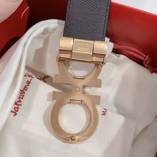 支持NFC芯片扫描 🎁批配全套包装 🎁品牌:菲拉格慕海外原单 🎁扣头材质:精品实心铜扣 🎁带身材质正面:35mm宽度采用 支持NFC芯片扫描 🎁批配全套包装 🎁品牌:菲拉格慕海外原单 🎁扣头材质:精品实心铜扣 🎁带身材质正面:35mm宽度采用