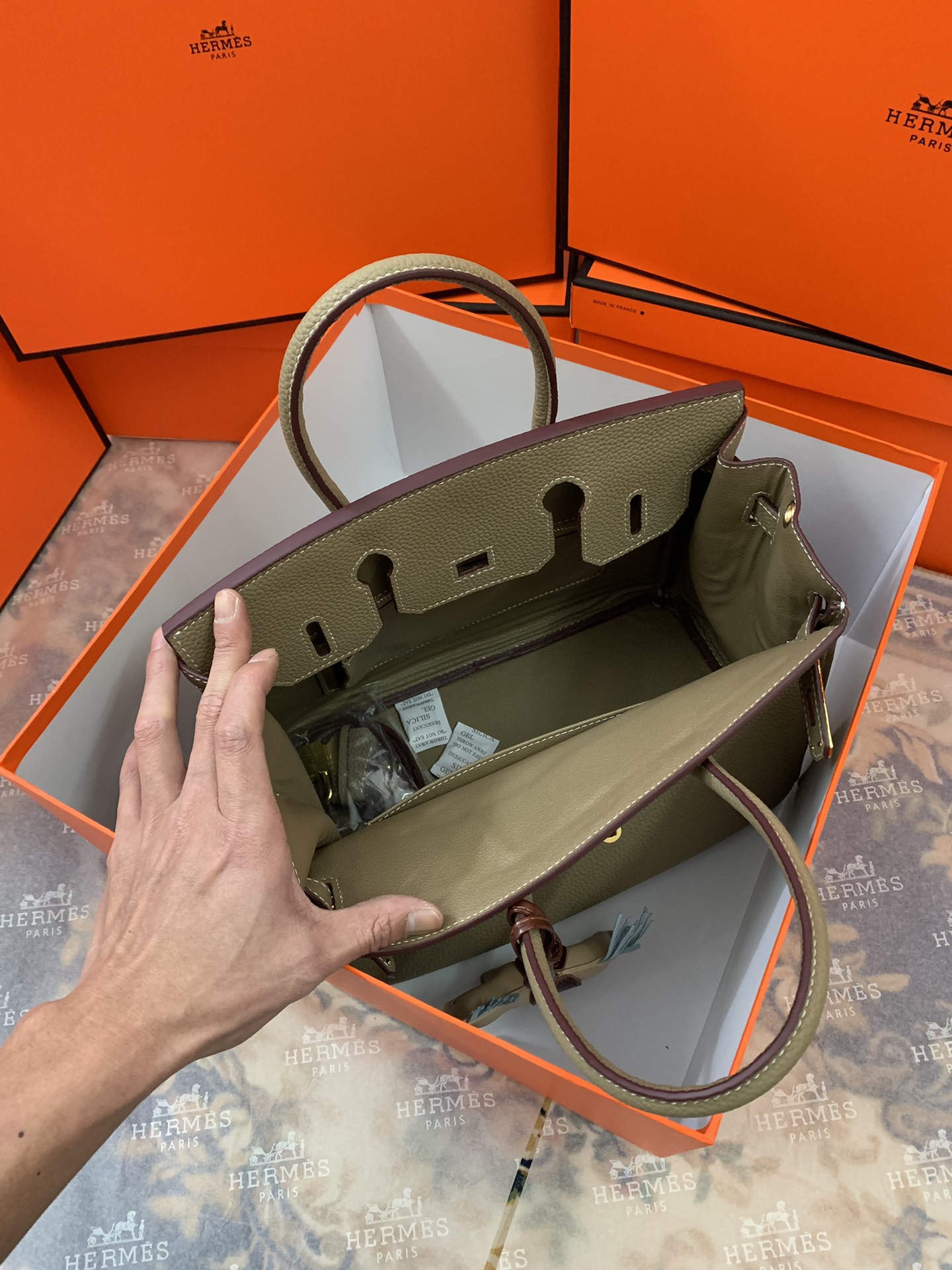 Hermès TOGOシリーズ 輝く色合いの愛馬仕アルデンテ女包