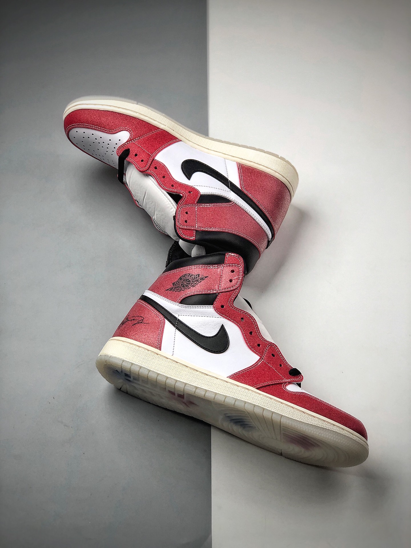 本自地取320  女码出货 全新芝哥加配色 Air Jordan 1 DA2728-100